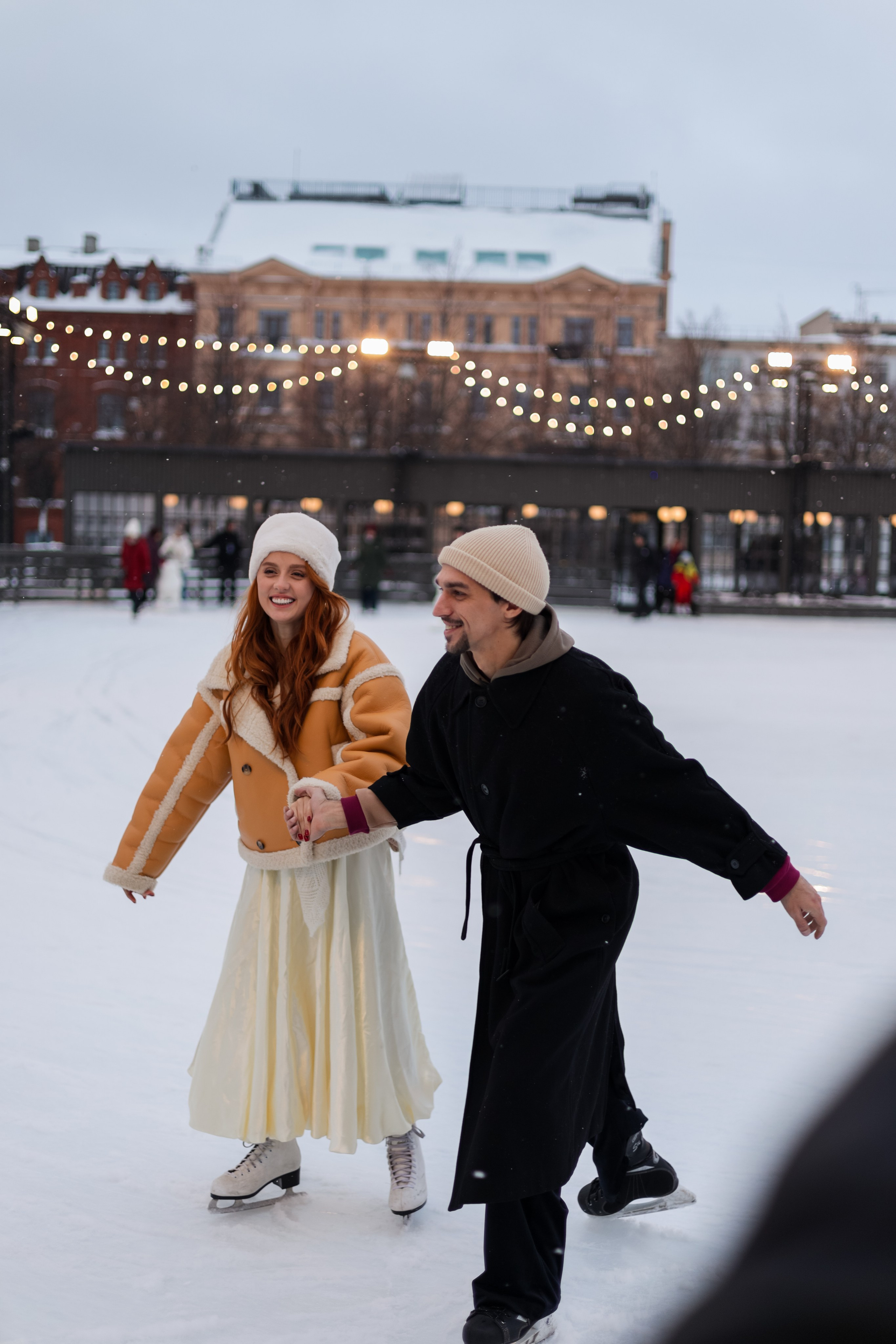 Лавстори Леси и Никиты на катке. Свадебный фотограф Беларусь Ольга Козыренко