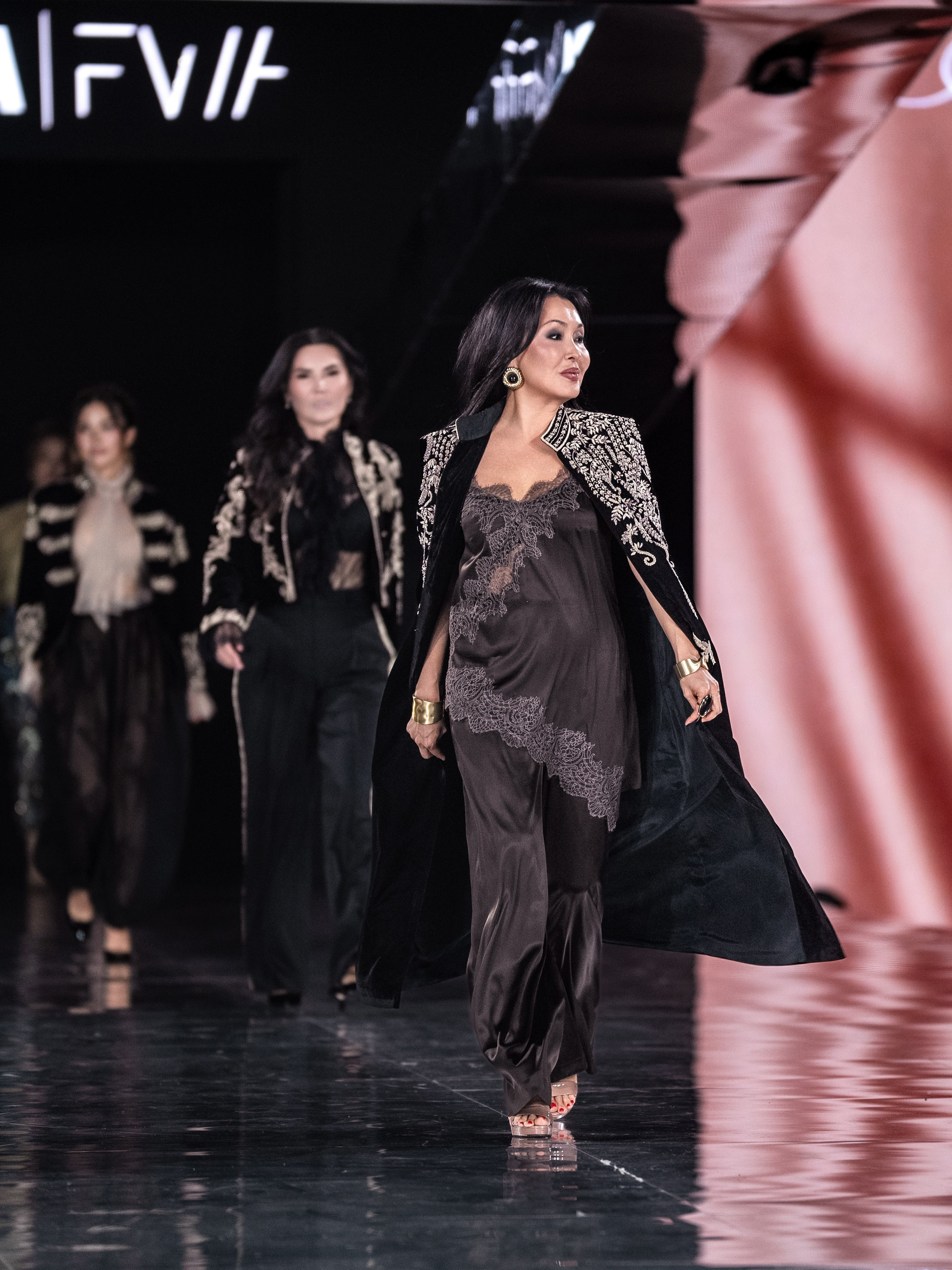Kazakhstan Fashion Week Zardozi. Сайт Алматинского НЮ АРТ, будуар и фэшн фотографа Дениса Карпенко