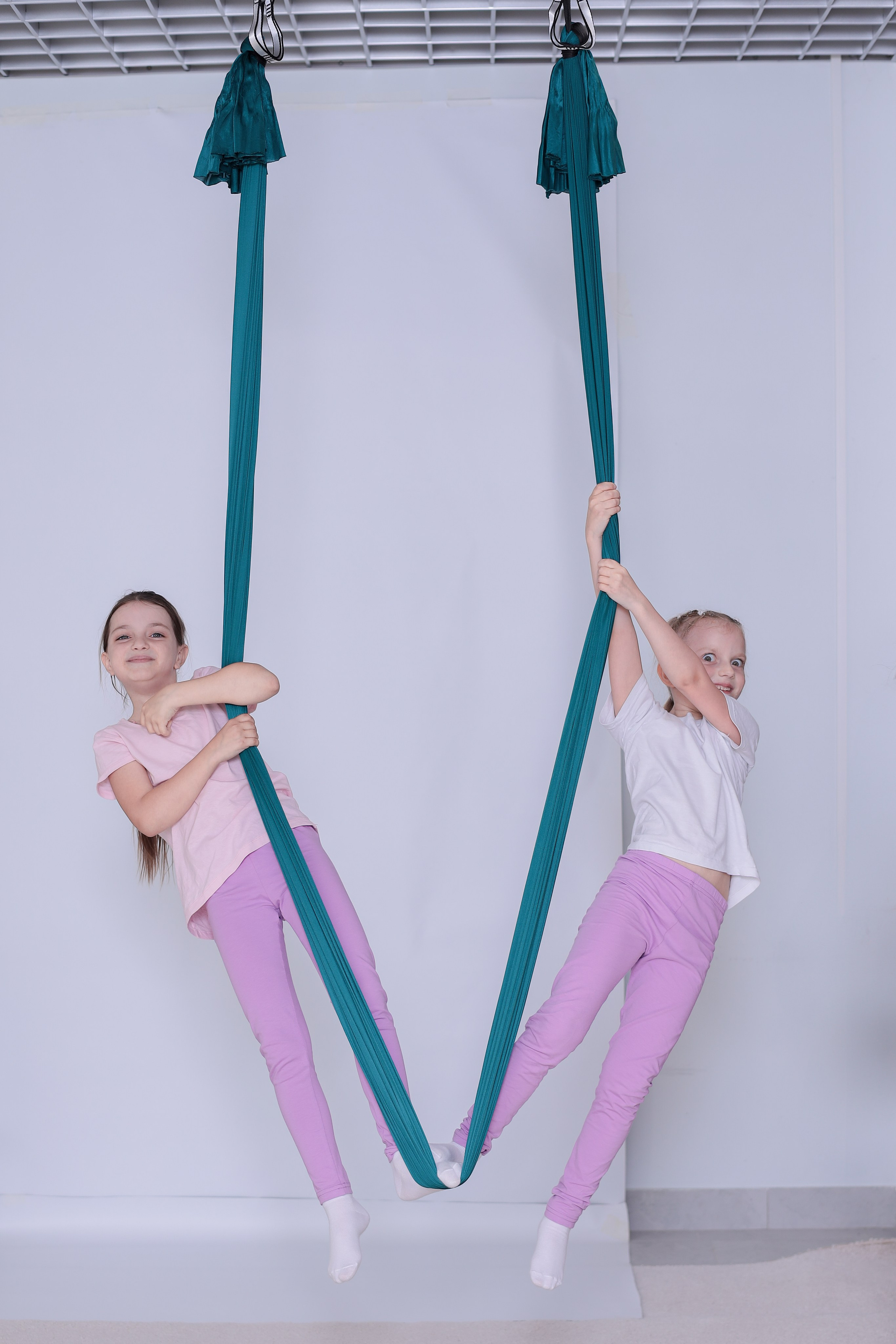 Детская аэройога. Фотограф Надршина Лилия