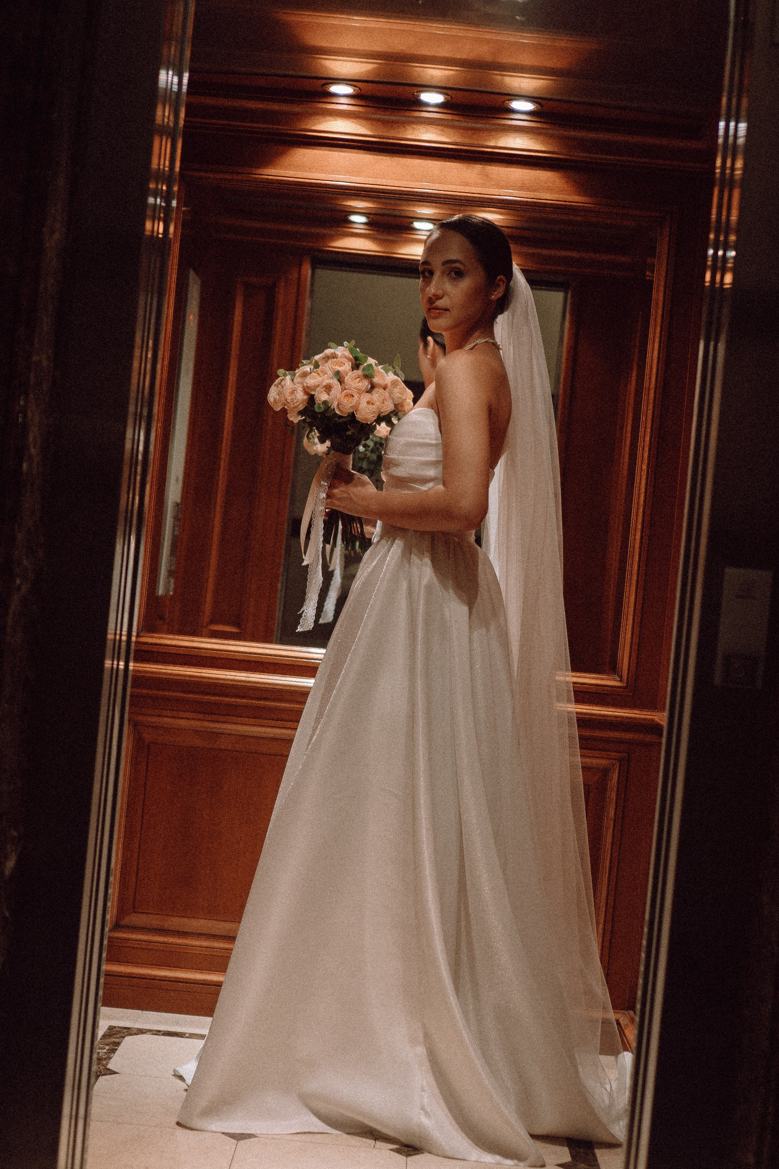 СВАДЕБНАЯ ПРОГУЛКА В САНТК-ПЕТЕРБУРГЕ (ИСАКИЕВСКИЙ СОБОР, ЗИМНЯЯ КАНАВКА, ЭРМИТАЖ И БОЛЬШАЯ МОРСКАЯ УЛИЦА). Профессиональный фотограф, Санкт-Петербург — Виктория Богомолова