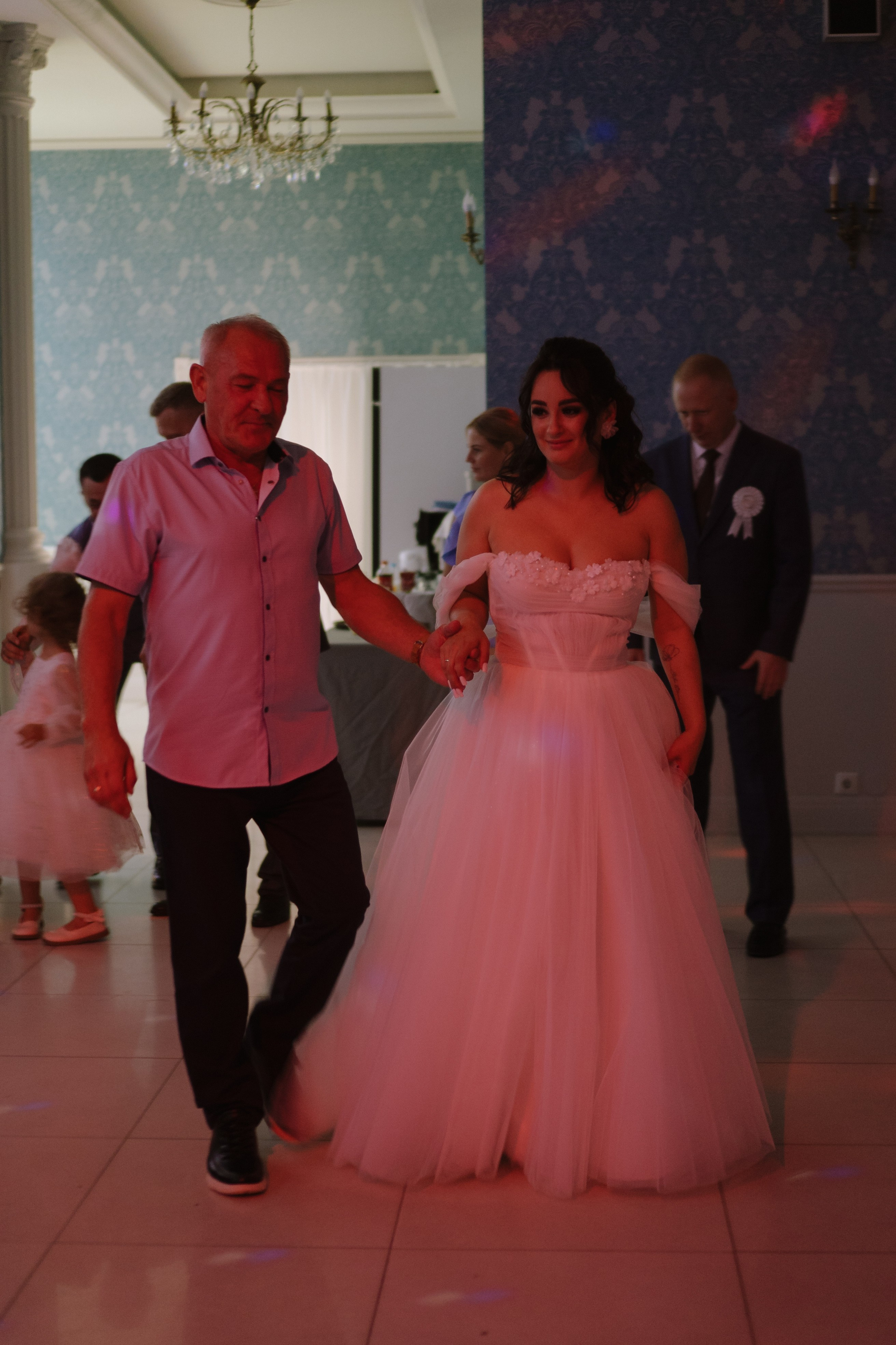 ТАНЕЦ ОТЦА И ДОЧЕРИ НА БАНКЕТЕ (СВАДЕБНАЯ ФОТОСЕСИИЯ БАНКЕТА). Профессиональный фотограф, Санкт-Петербург — Виктория Богомолова