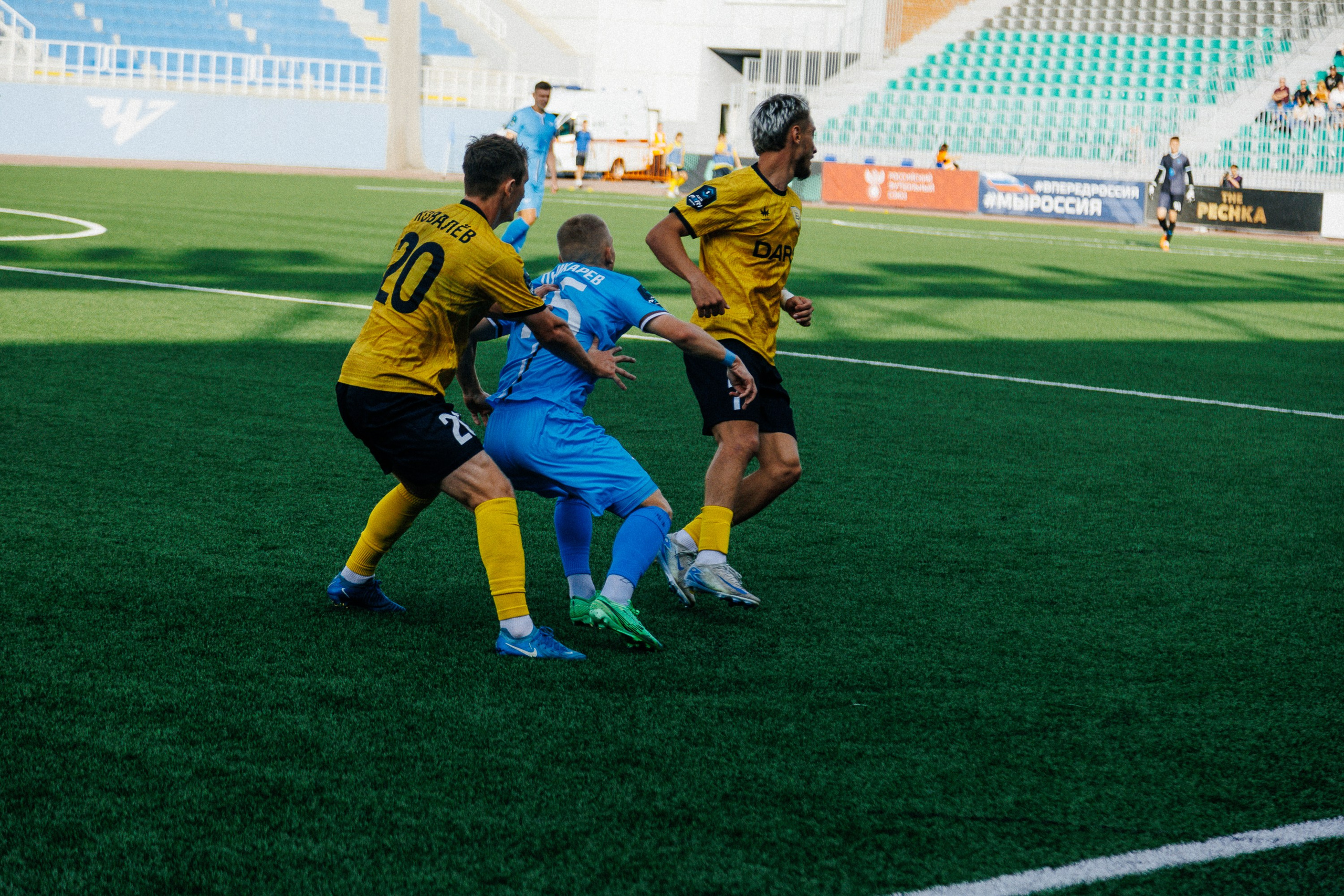 ФК ЧЕЛЯБИНСК Х ФК ВОЛГА. Репортажный фотограф Макс Брагин