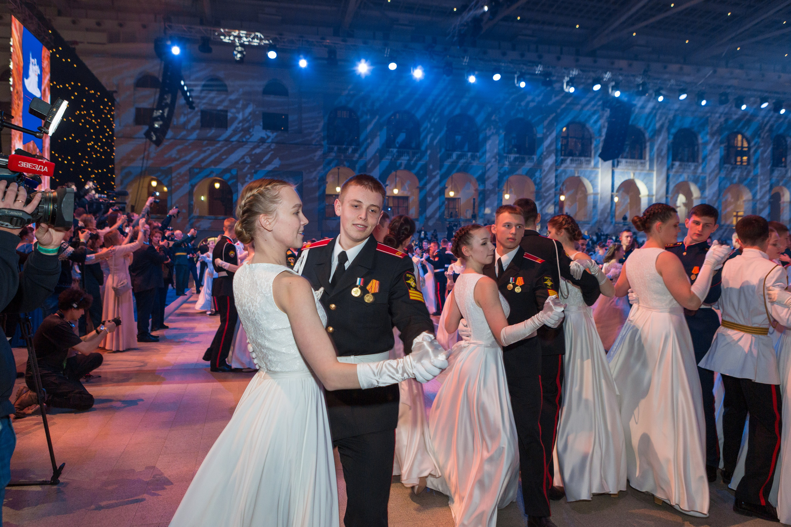 VIII «Международный Кремлёвский Благотворительный Кадетский Бал». Рекламный, предметный, репортажный, семейный фотограф и художник в Москве