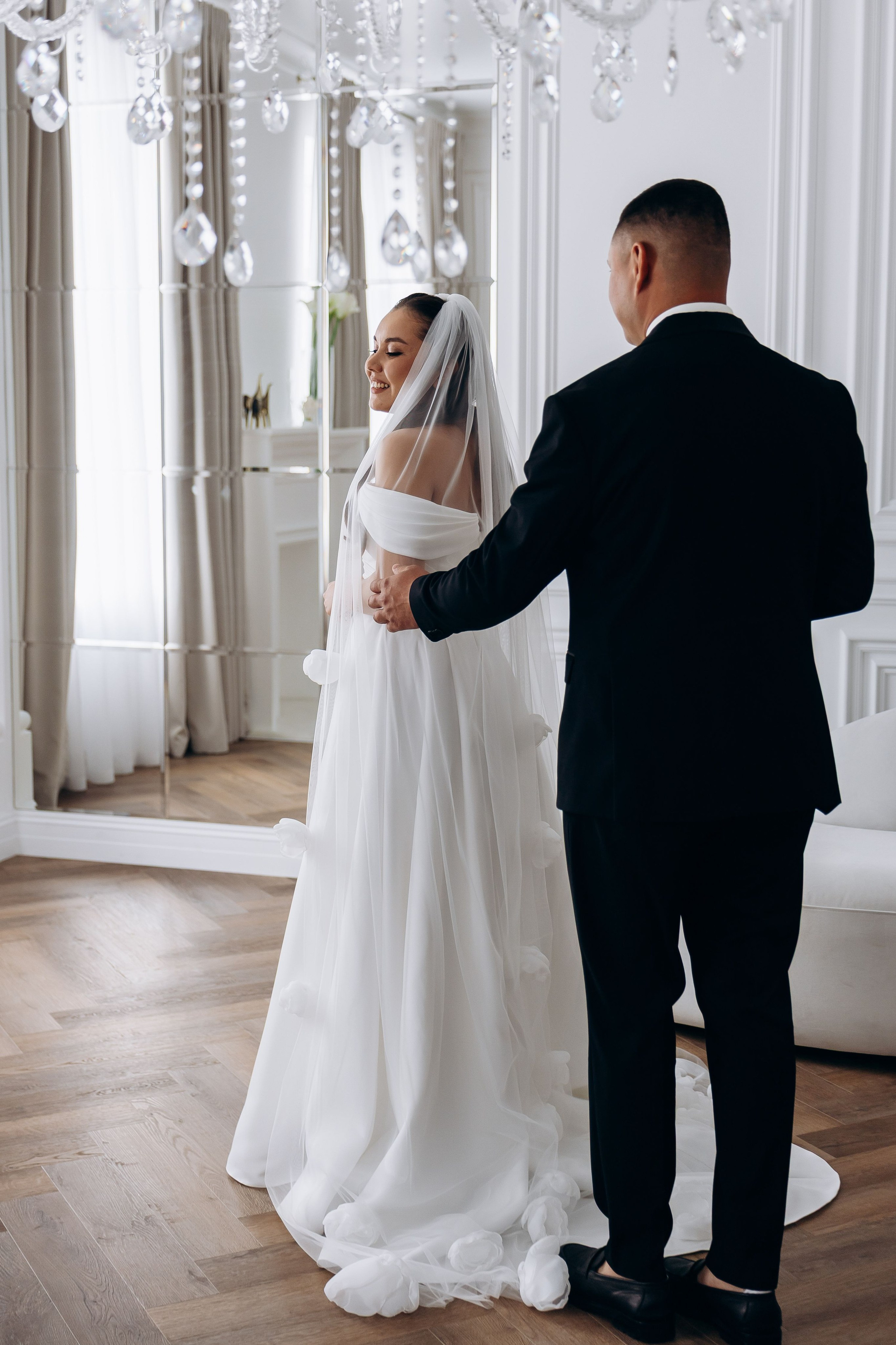 встреча жениха и невесты. свадебная фотосессия в Казани 