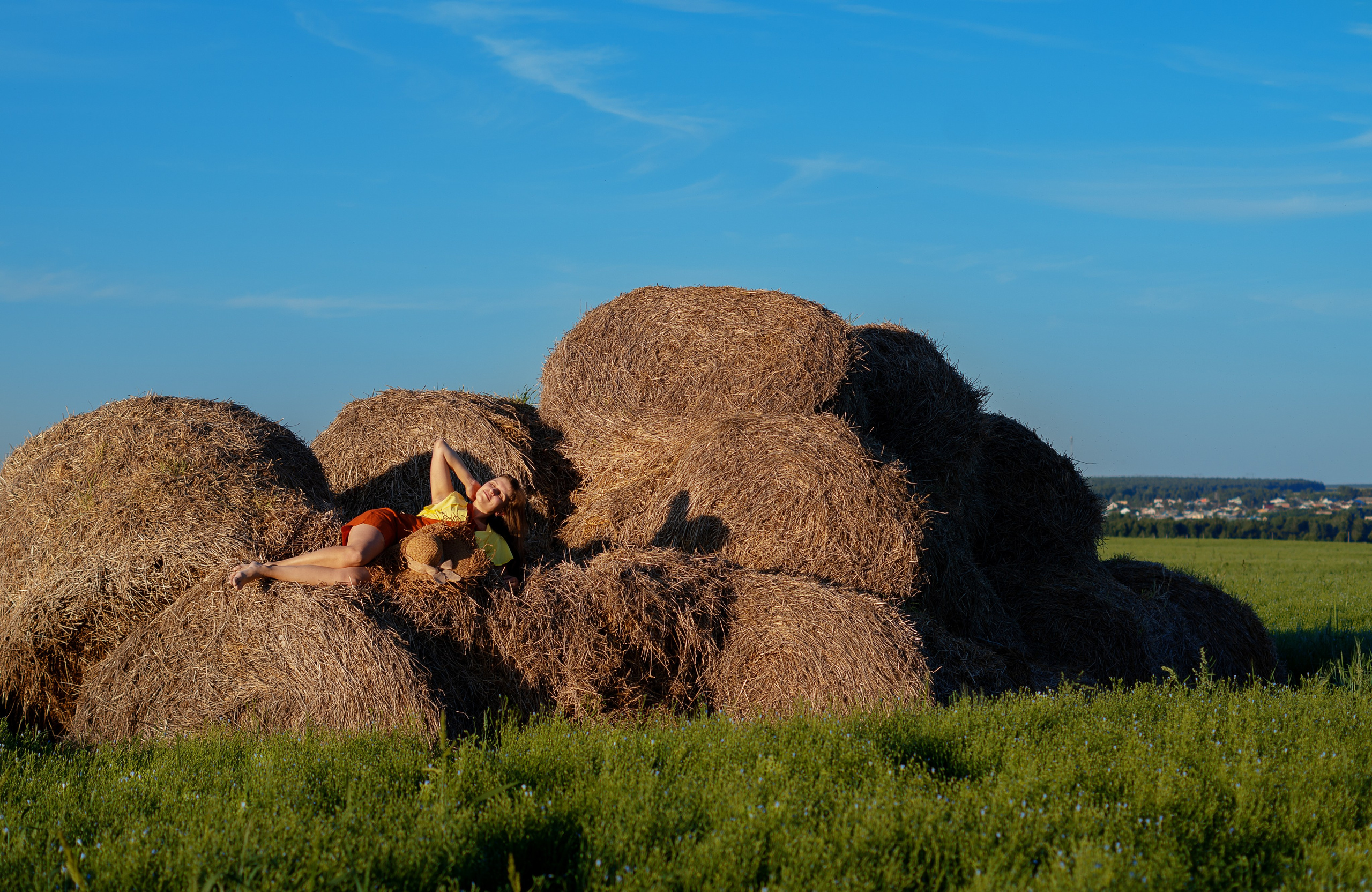 Лето: стога. Фотограф Марина Доглядная Челябинск фотосессии с лошадьми, мотоциклами