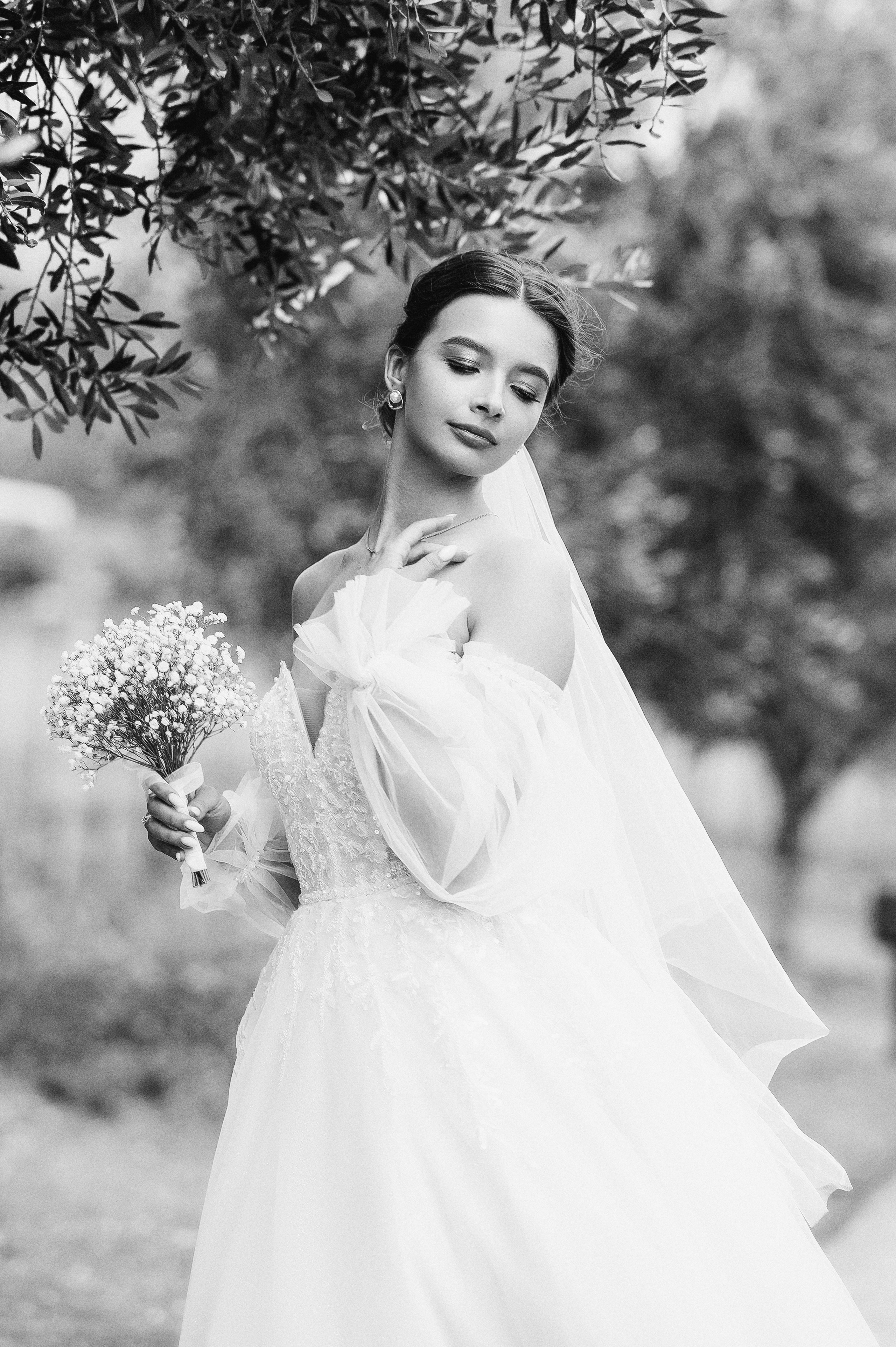 Свадебное утро и прогулка красивой яркой пары. Свадебный и семейный фотограф в Симферополе Дарья Маркова