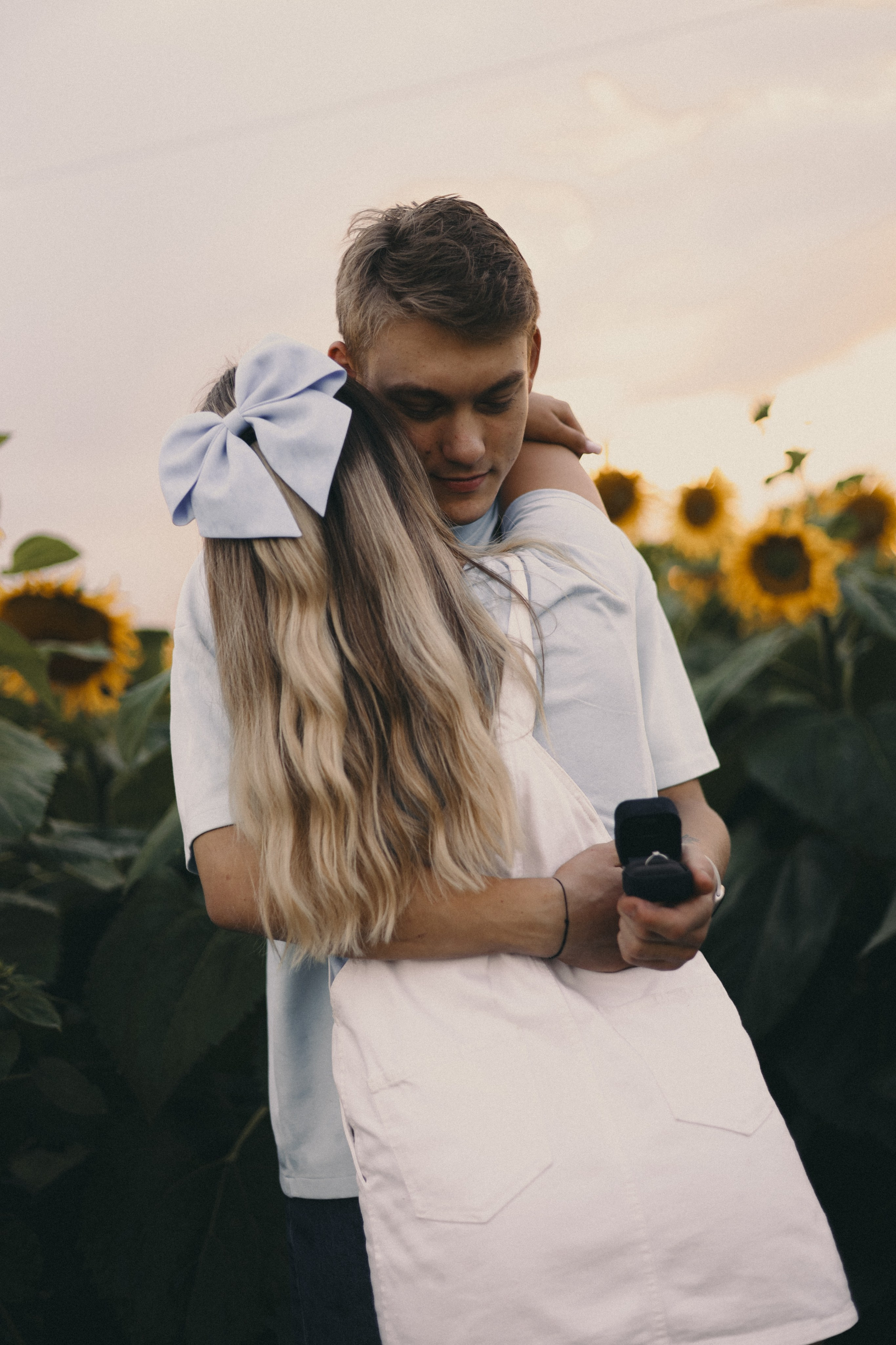 Михаил и Валерия | Подсолнухи. Фотограф Мария Лаенко