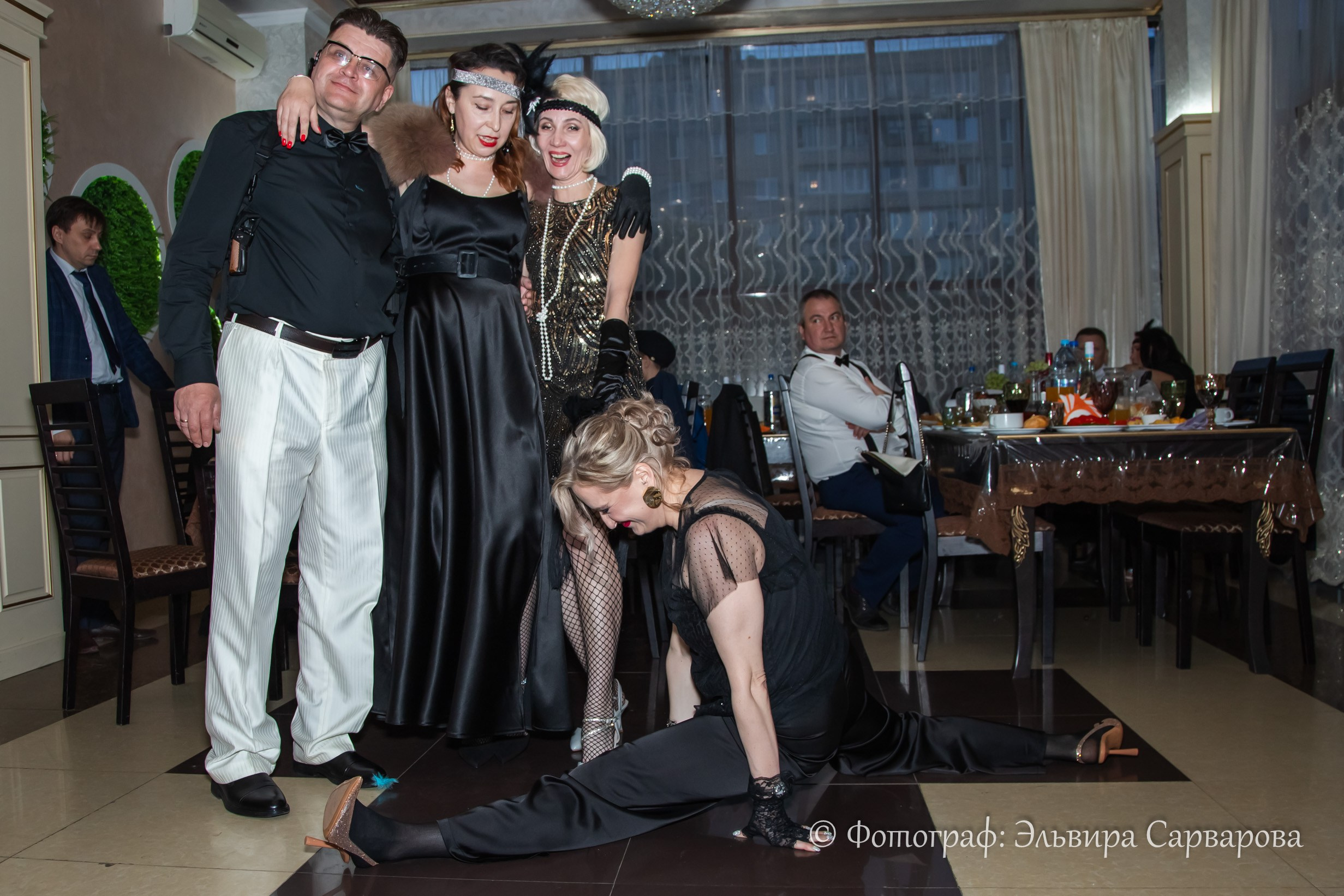 Гангстерская вечеринка в стиле 1920-х. Репортажный Фотограф