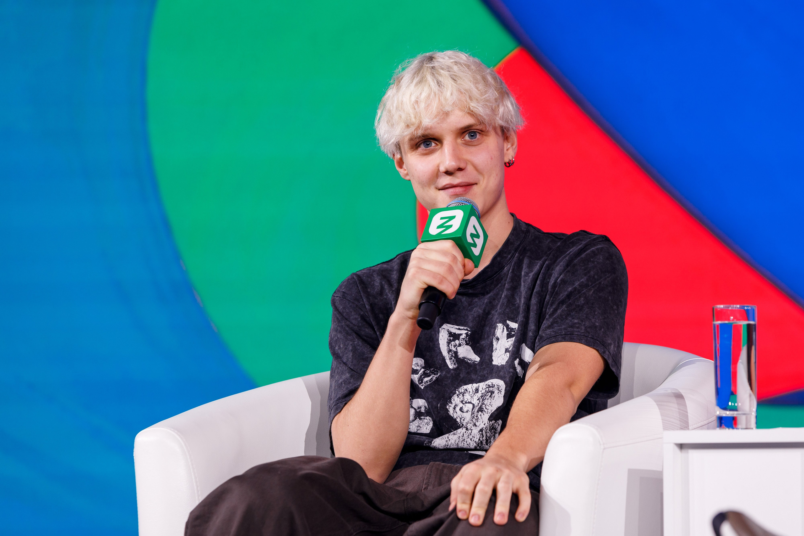 Всемирный фестиваль молодёжи 2024 в России. Репортажный фотограф в Москве, Сочи и Санкт-Петербурге