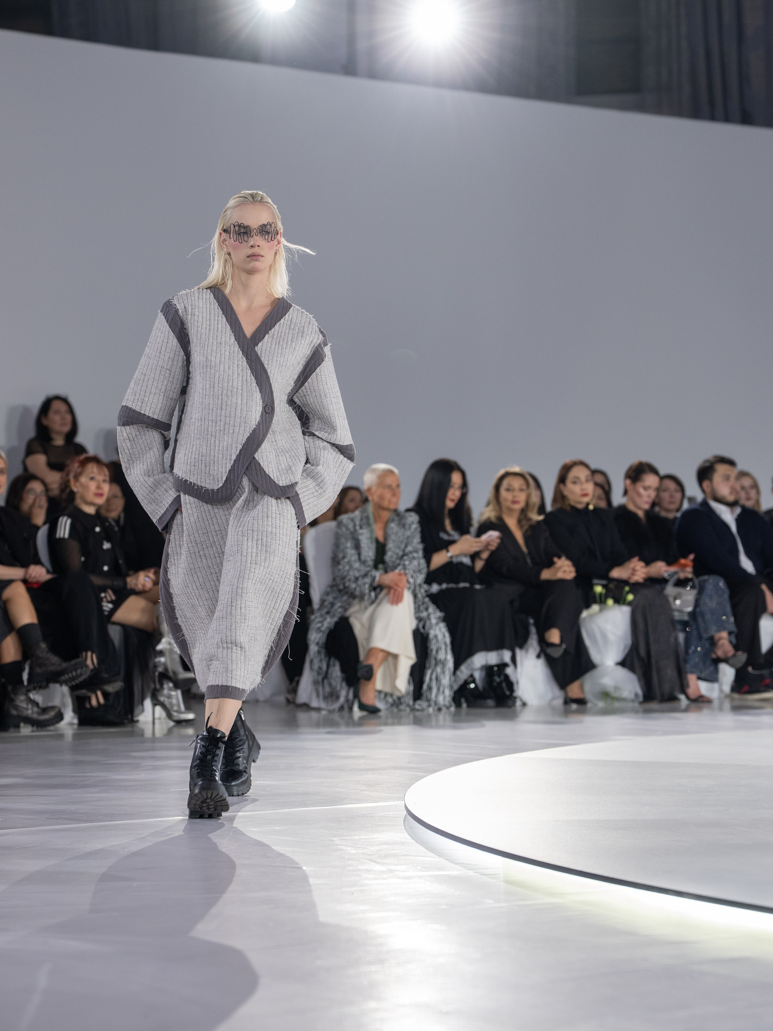 Дизайнер Zalkar. Сайт Алматинского НЮ АРТ, будуар и фэшн фотографа Дениса Карпенко