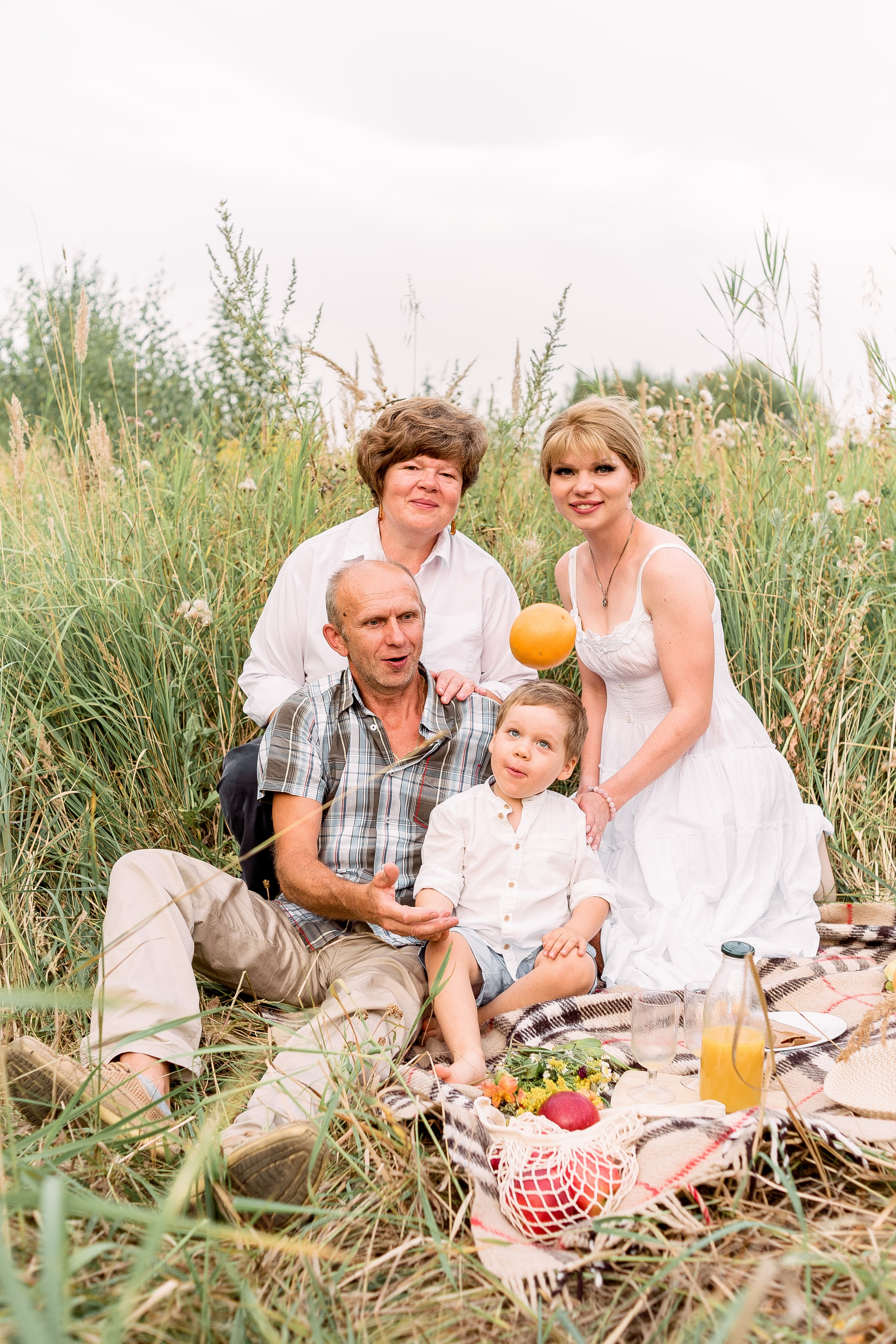 В поле. Фотограф Юлия Попова