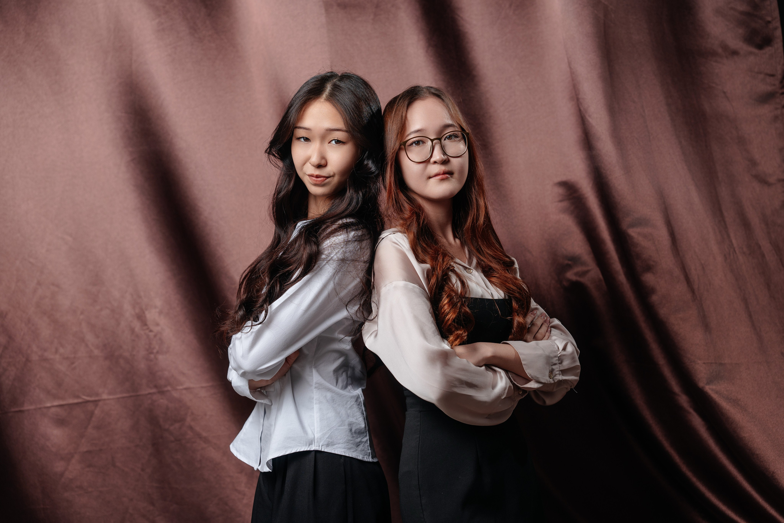 По двое. Выпускные альбомы в Нур-Султане (Астана) и по всему Казахстану