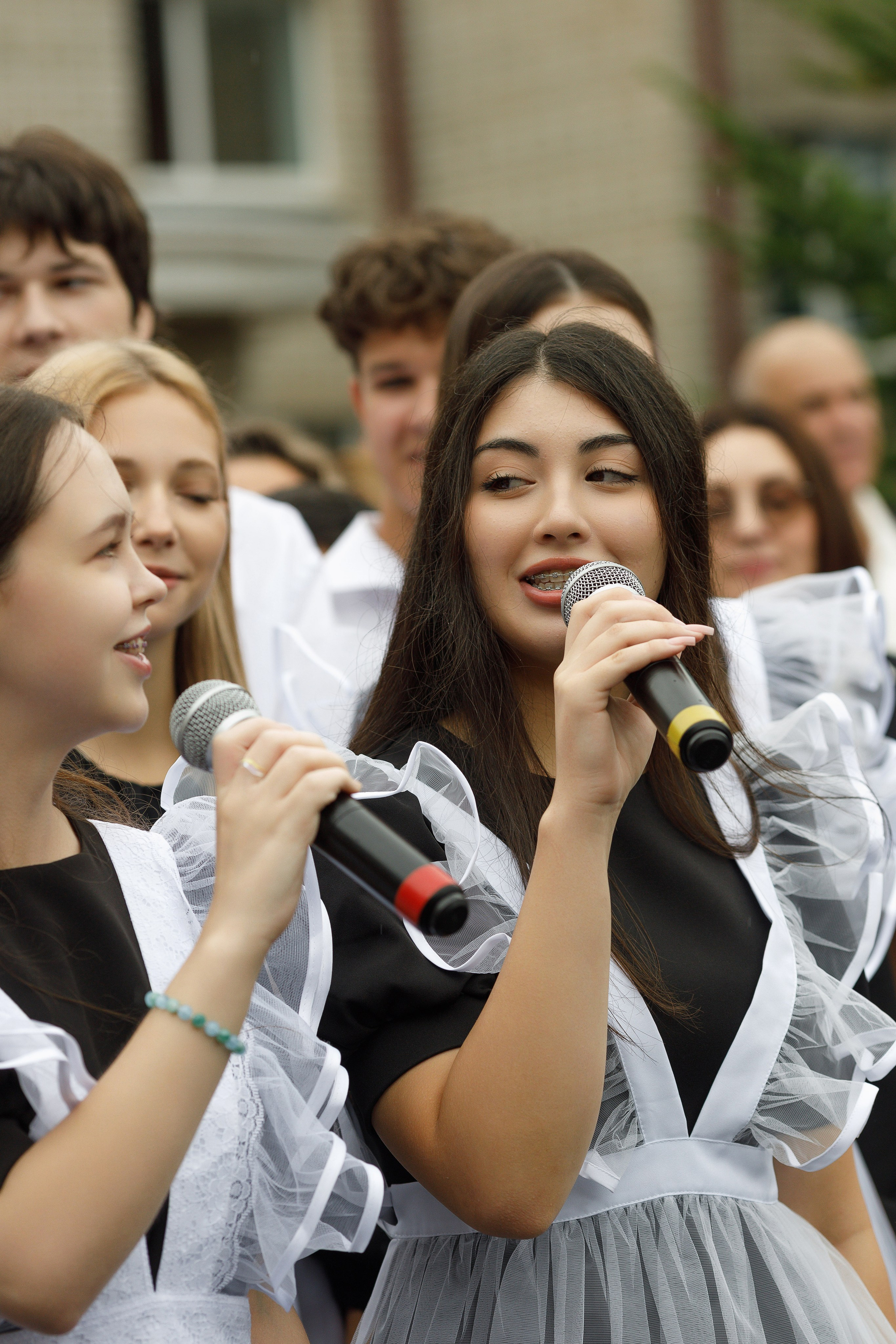 Линейка 11 клас Гимназия Артём. Photoalbum-vl.ru