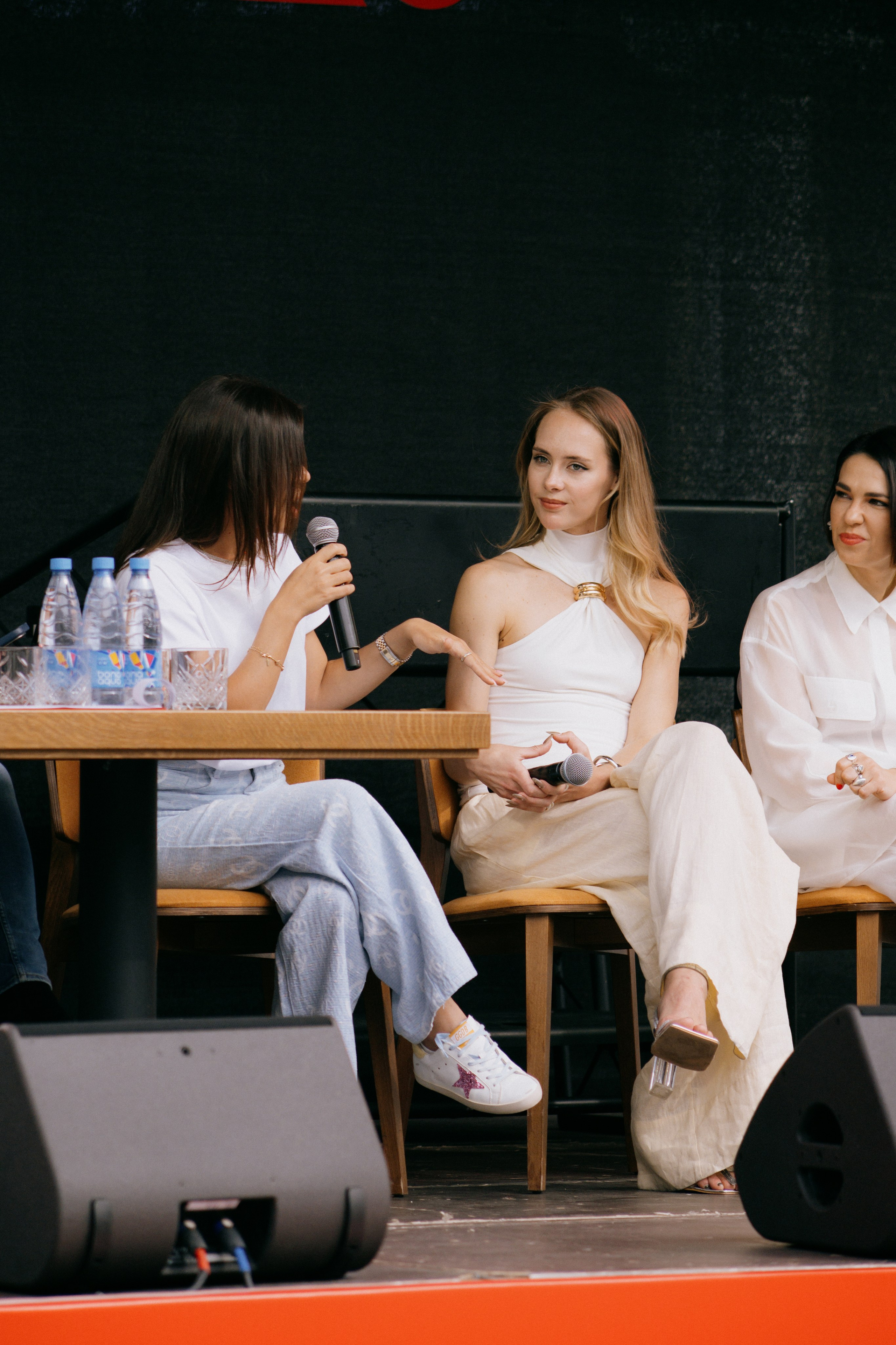 OK Mag SUMMER FEST 2025. Бэкстейдж и репортажный фотограф в Москве Артем Онацко