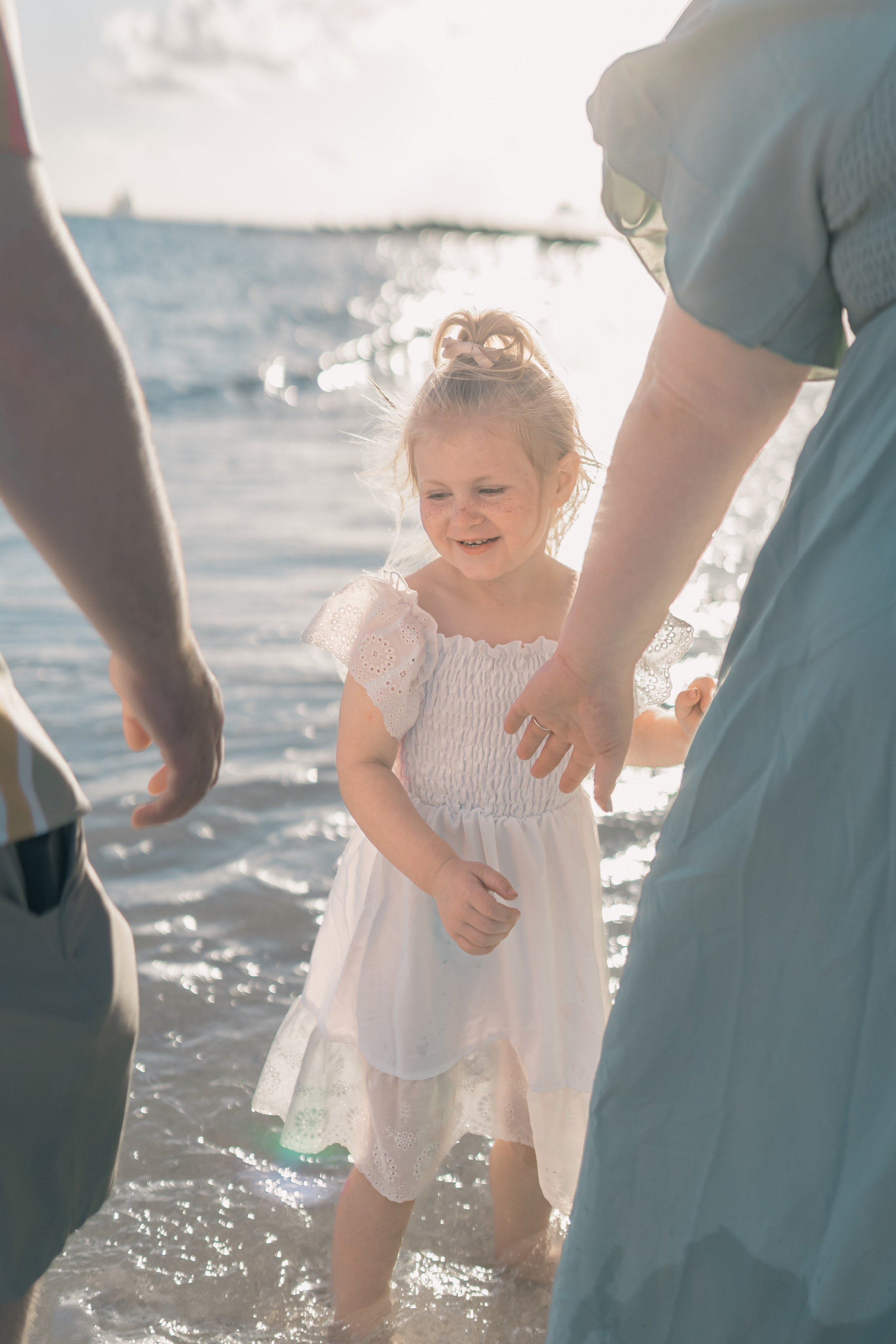 Ronni and her family. Gaukhar Baimagambet — Photographer and Videographer