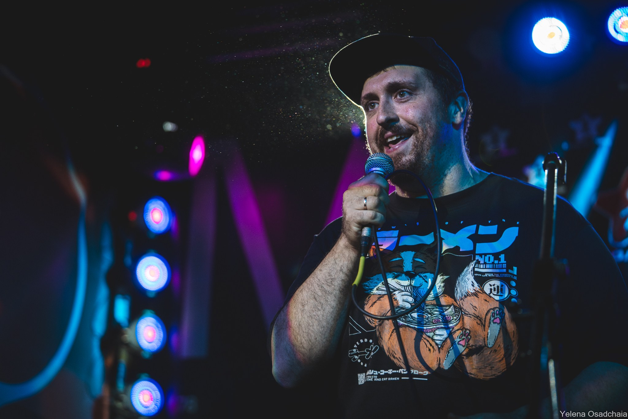 Живой 2025 — День 1. Елена Осадчая — фотографирую музыку на сцене и в жизни