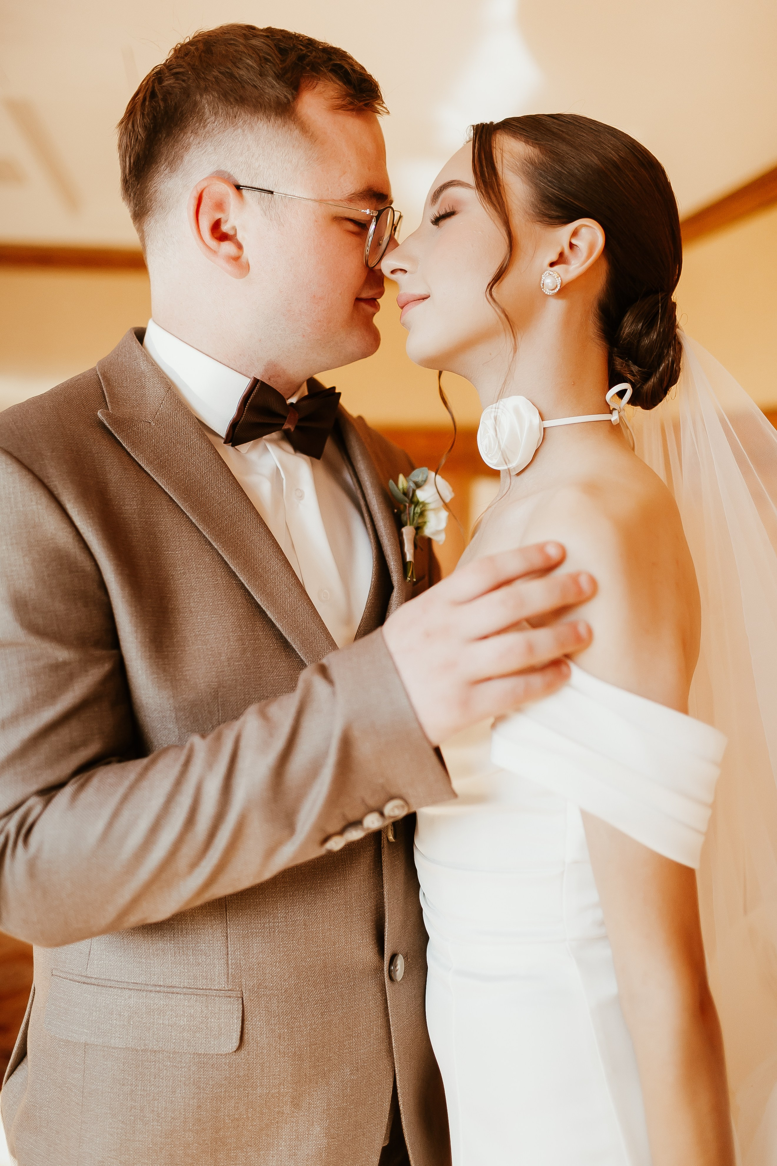 Свадебная осенняя фотосессия Ивана и Лидии в городе. Свадебный и репортажный фотограф в Ярославле и Санкт-Петербурге Роман Микрюков