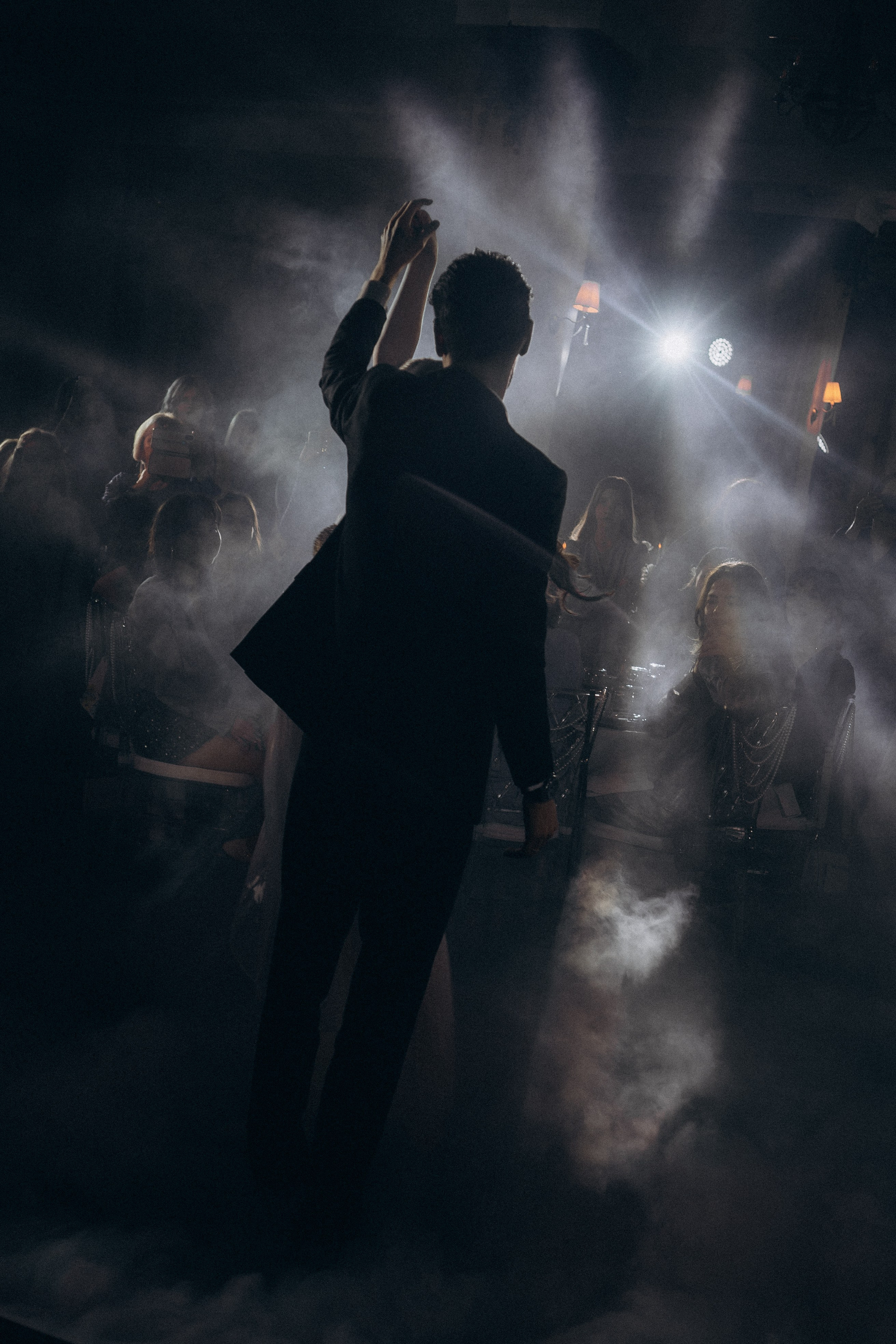 ПЕРВЫЙ ТАНЕЦ МОЛОДЫХ НА БАНКЕТЕ. ТРОГАТЕЛЬНЫЙ МОМЕНТ (СНЯТО В СИБИРЕ В НИЖНЕВАРТОВСКЕ). Профессиональный фотограф, Санкт-Петербург — Виктория Богомолова