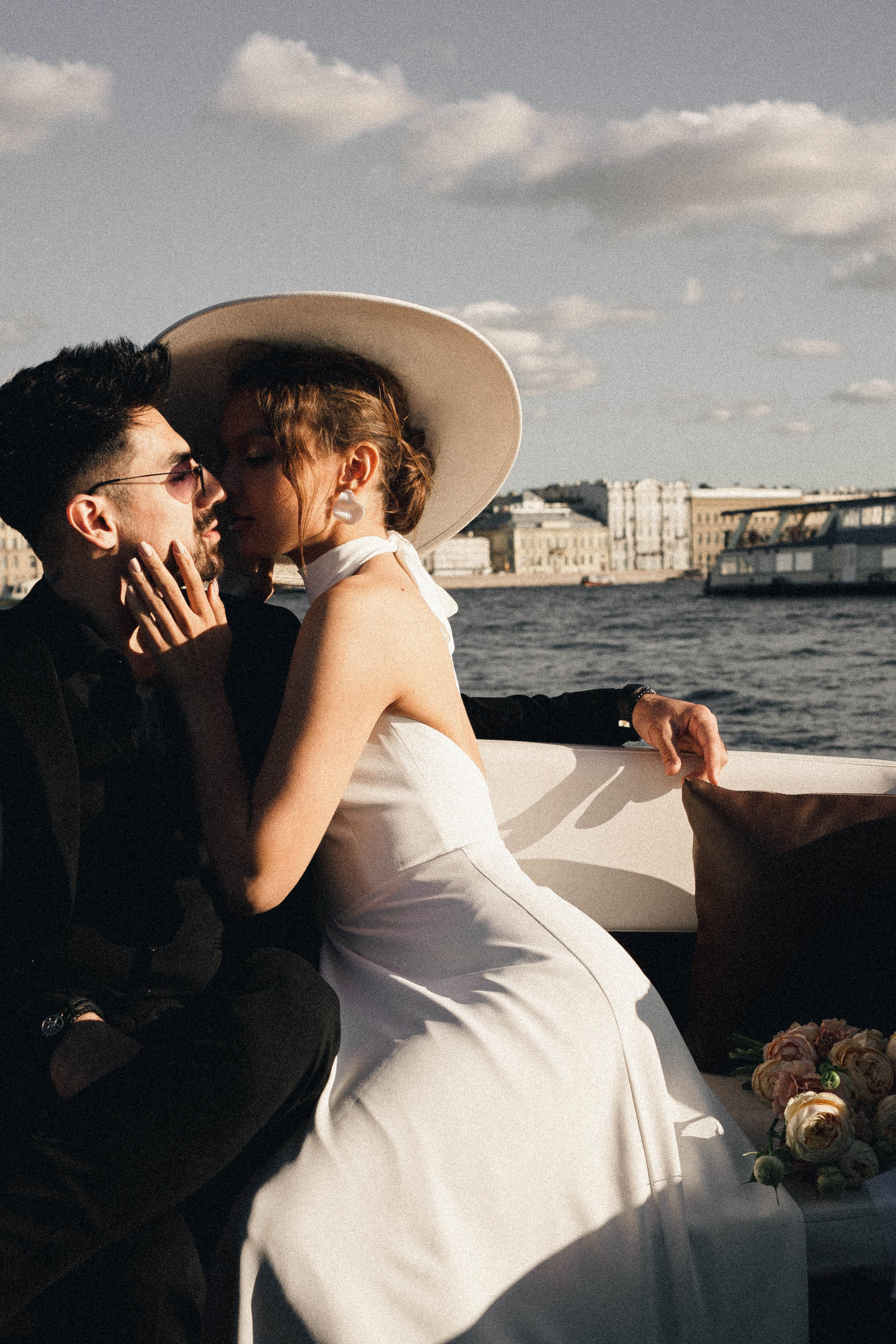 СВАДЕНБНАЯ СЬЕМКА НА КАТЕРЕ ПО КАНАЛАМ САНКТ-ПЕТЕРБУРГА И В АКВАТОРИИ НЕВЫ. Профессиональный фотограф, Санкт-Петербург — Виктория Богомолова