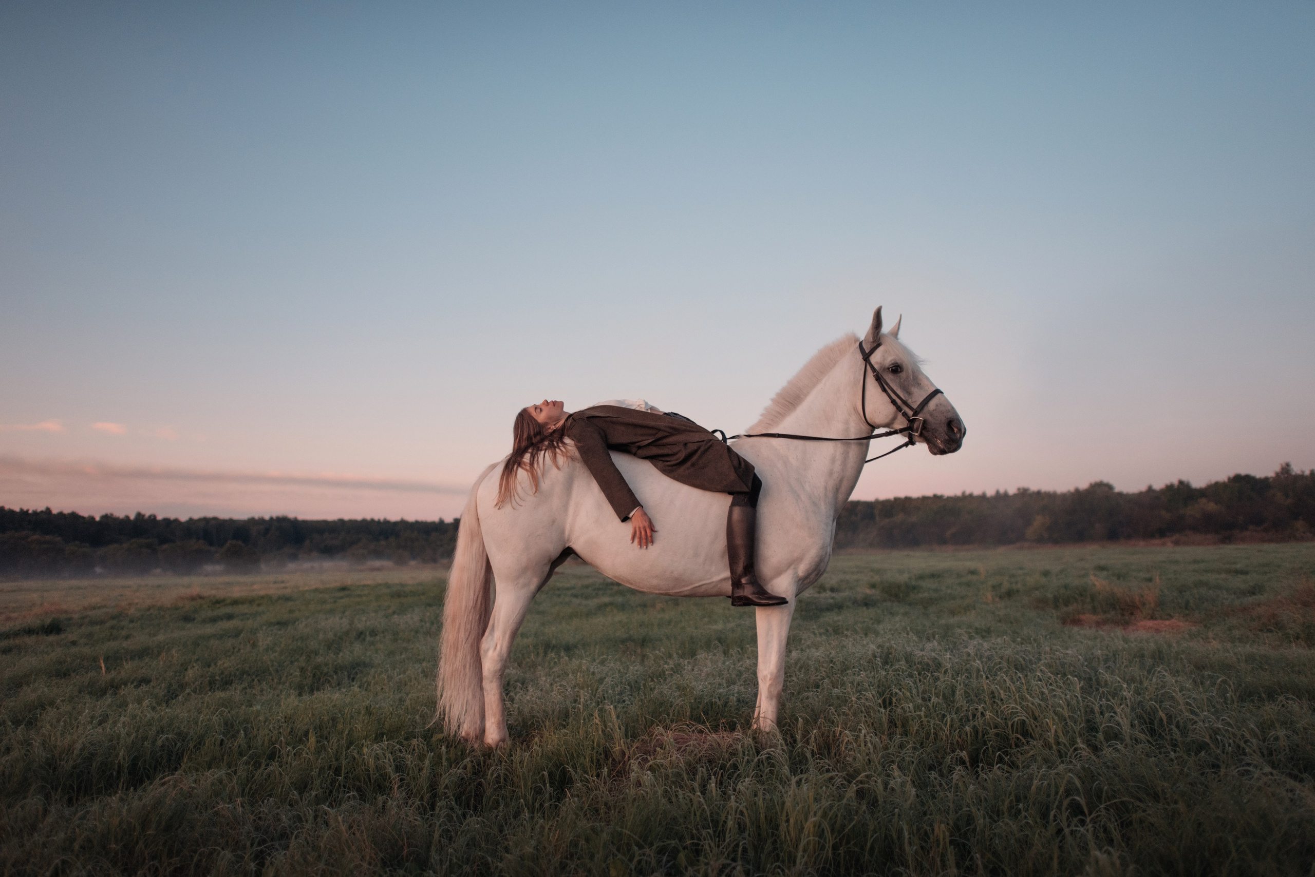 Конное: рассвет на поле с Лерой и Златой. Портфолио