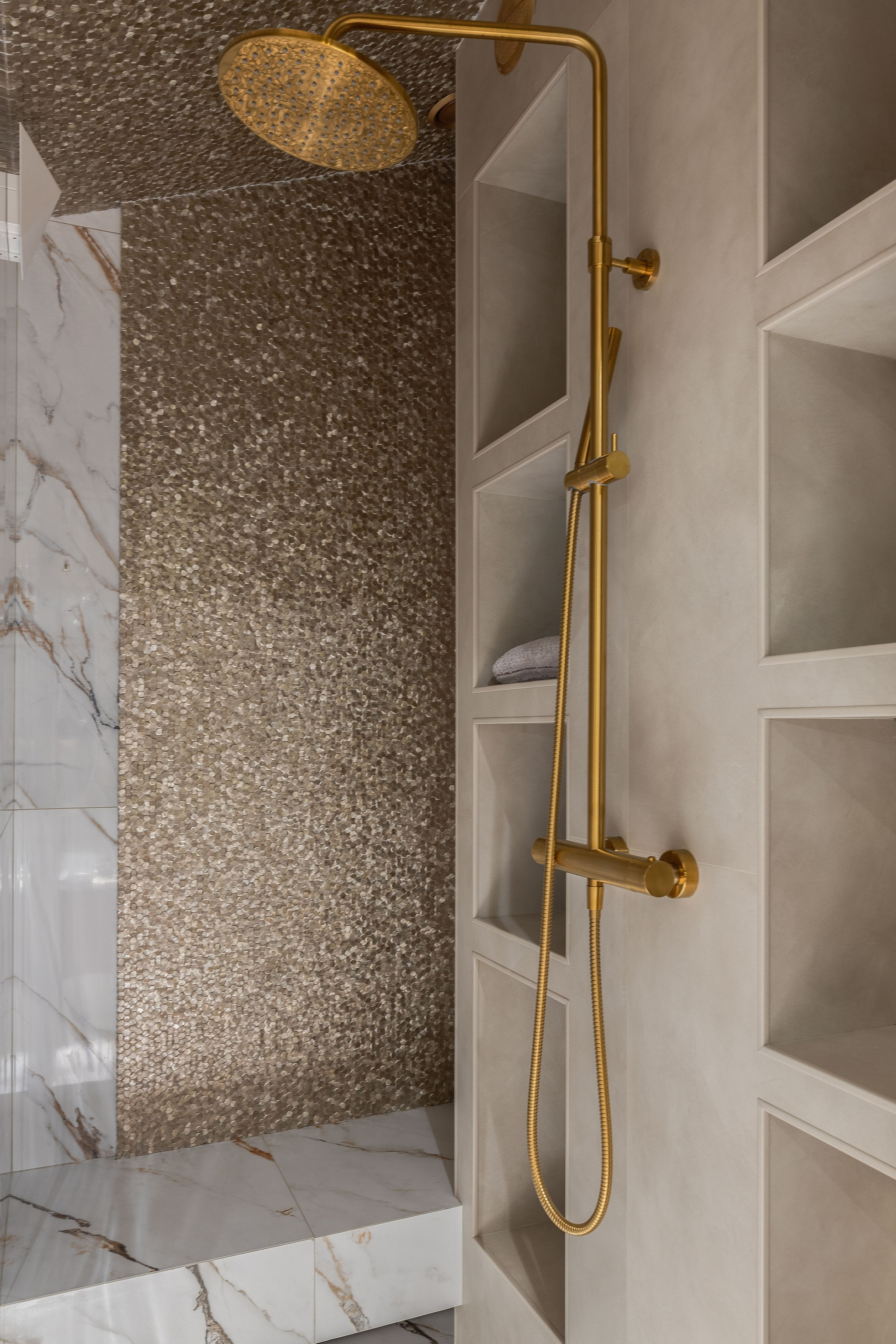 Яркая квартира. Совместная работа с интерьерным стилистом. Интерьерный фотограф в Москве