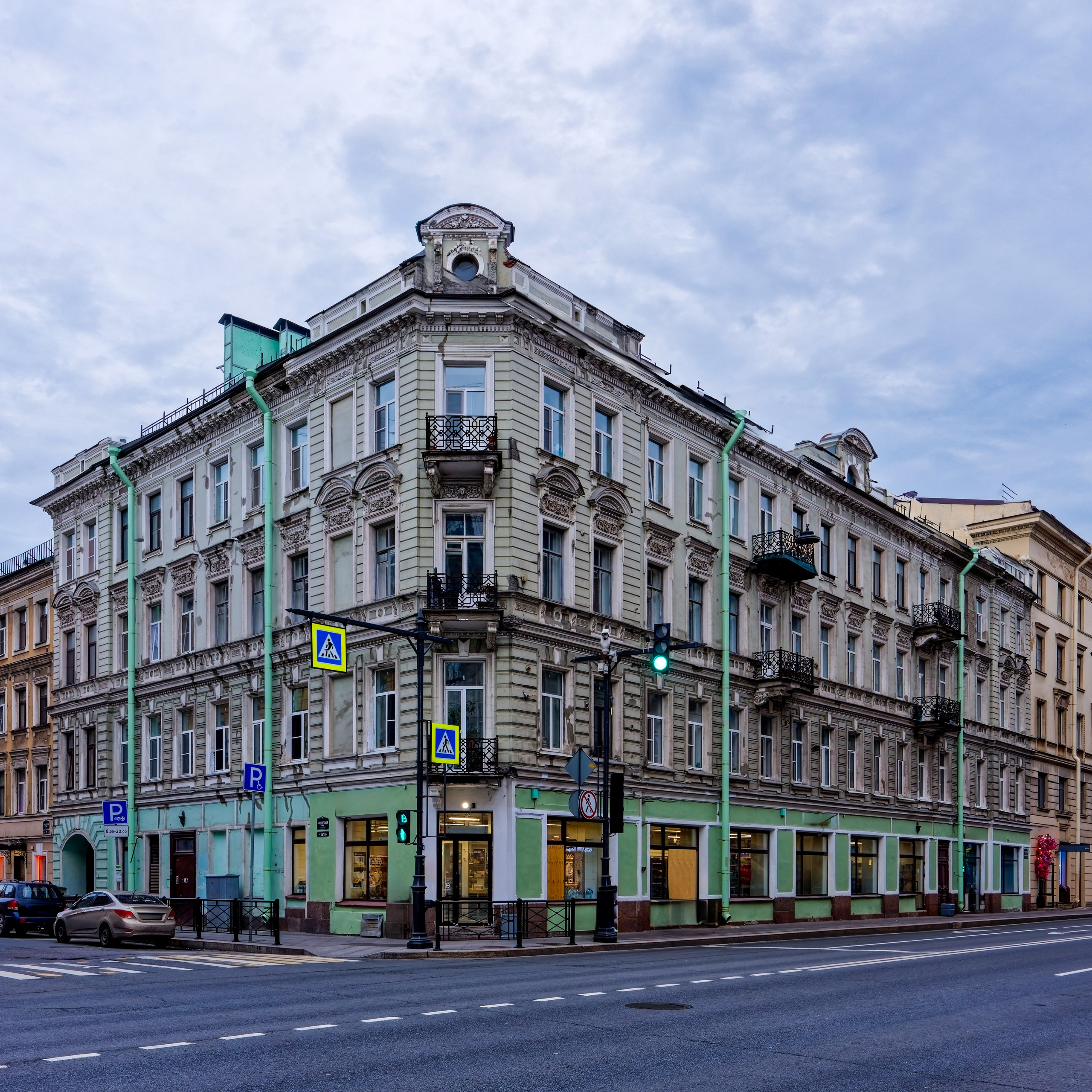 Санкт-Петербург, 7-я Советская улица, 15. Доходный дом Осипа Егоровича (Иосифа Георгиевича) Коревова, купца I гильдии. Архитектор Михаил Андреевич Андреев, 1889 год. Эклектика