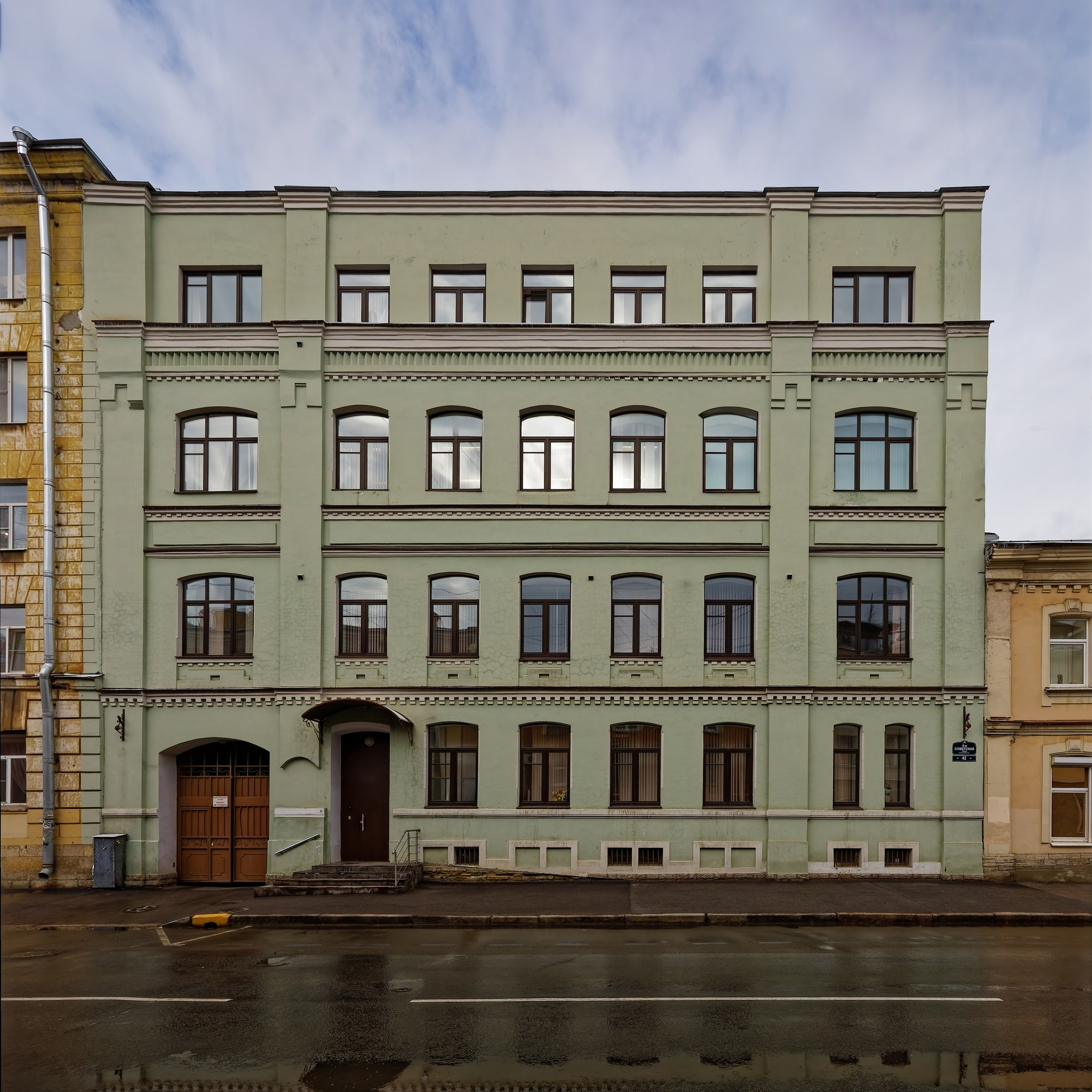 Санкт-Петербург, 5-я Советская улица, 42. 1899 год. Эклектика. Архитектор Алексей Андреевич Шевелев