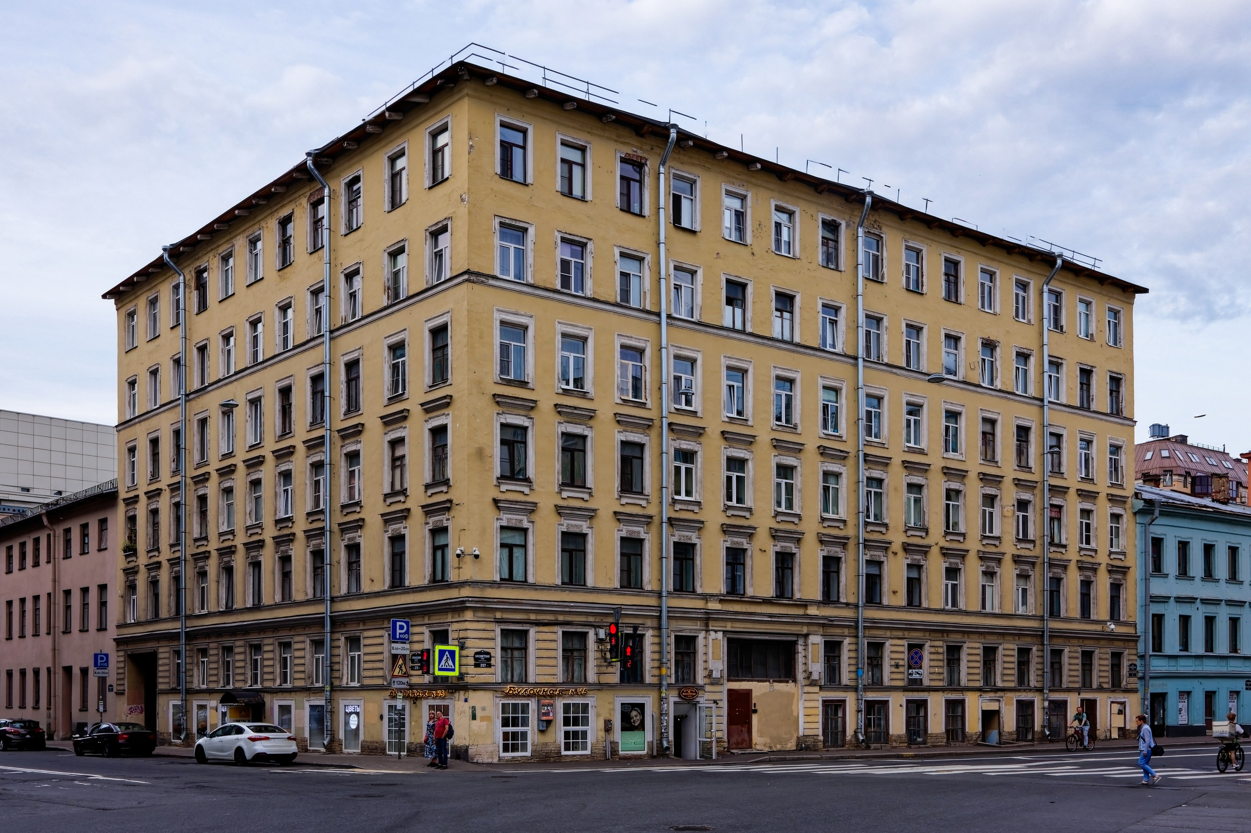 Санкт-Петербург, 8-я Советская, 2. Доходный дом Бистрома, 1903 год. Архитектор Василий Фёдорович Розинский. Эклектика. ОКН 7832662000