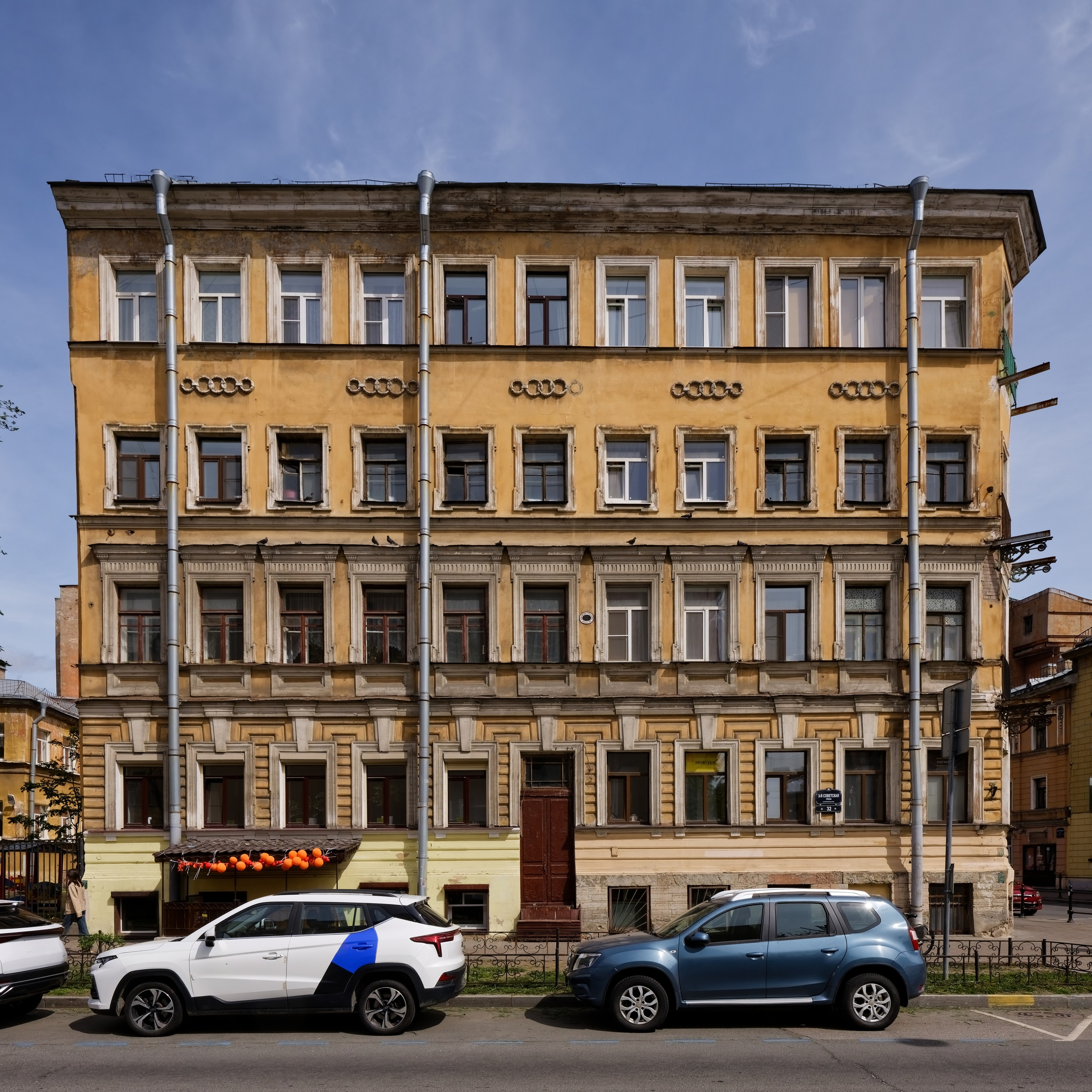 Санкт-Петербург, 3-я Советская улица, 32 (Дегтярная улица, 8). Доходный дом Шалина. 1866 год. Эклектика. Архитектор Иван Иудович Буланов