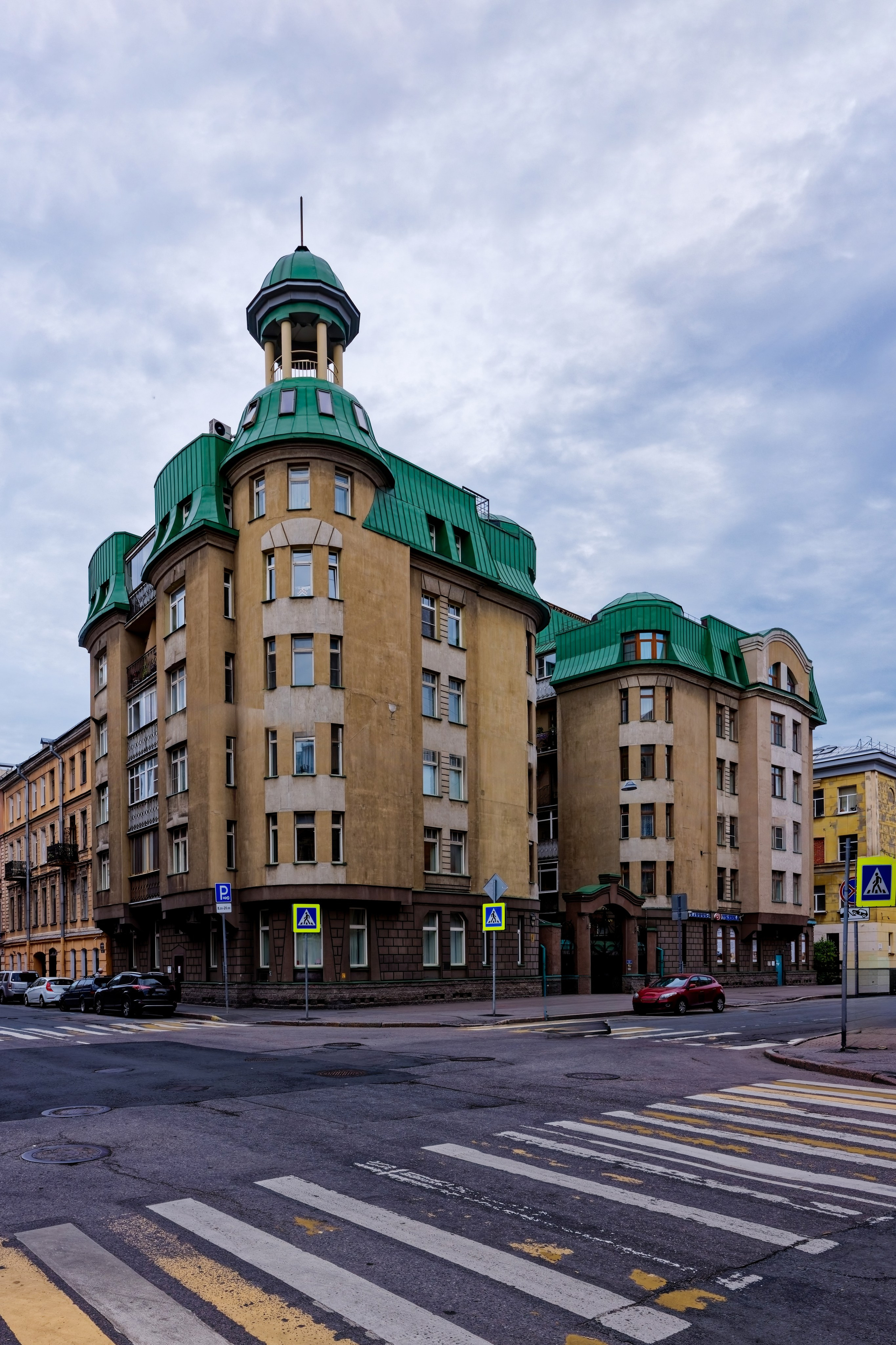 Санкт-Петербург, 7-я Советская улица, 25. Жилой дом, 2000 год.