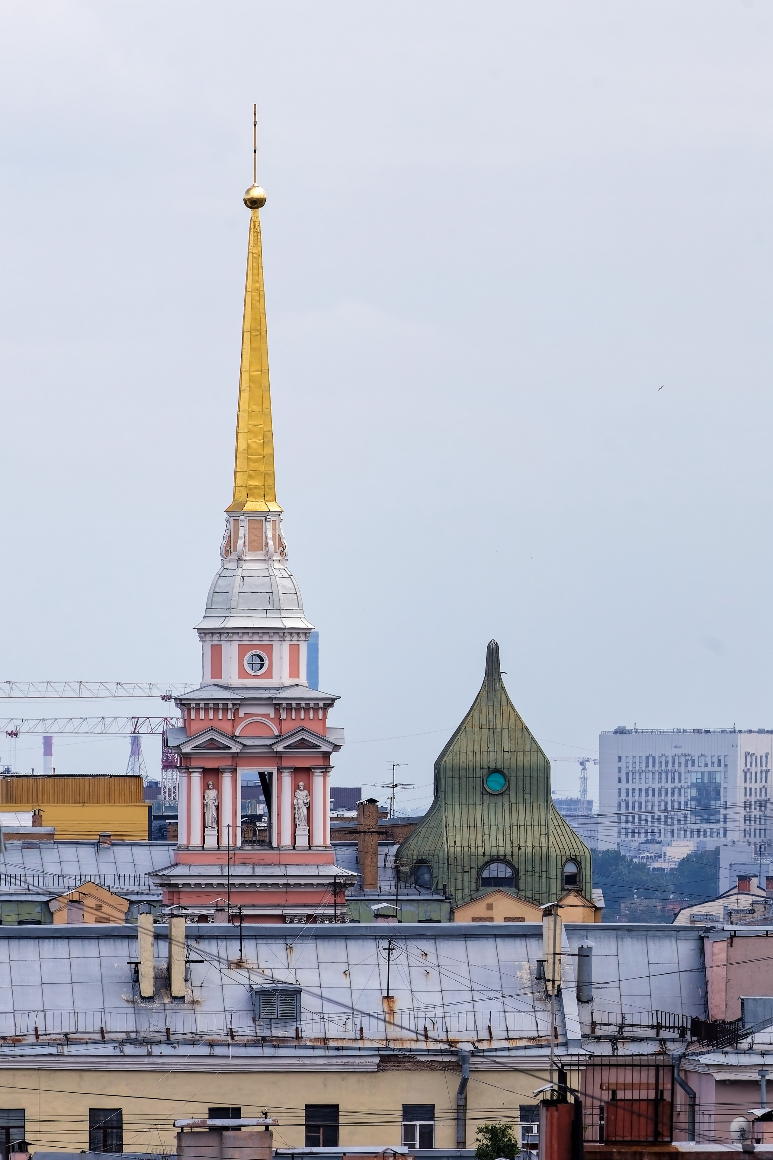 Вид на колокольню Крестовоздвиженского собора со смотровой площадки Лофт-проекта Этажи