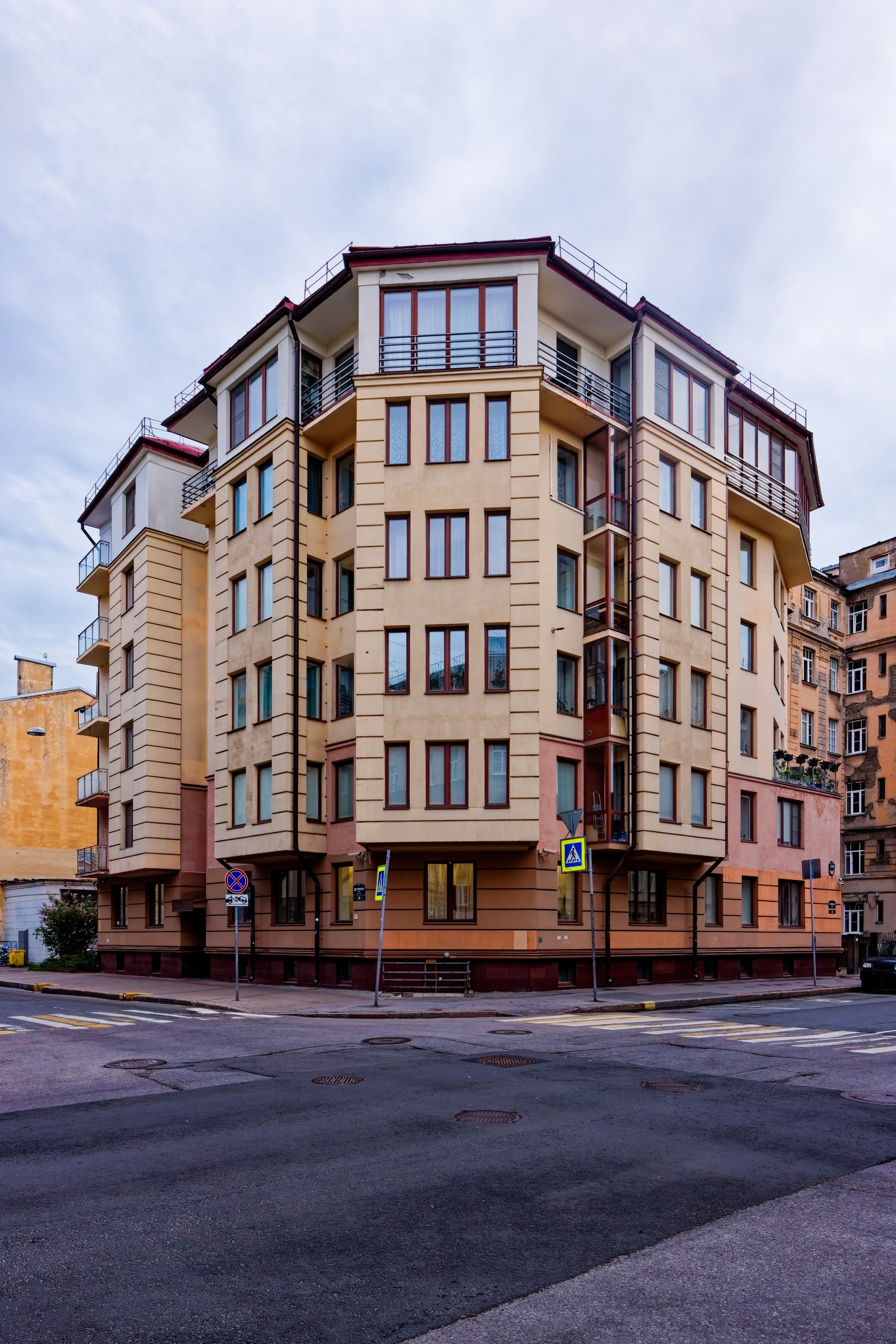 Санкт-Петербург, 7-я Советская улица, 23. Жилой дом, 2006 год.