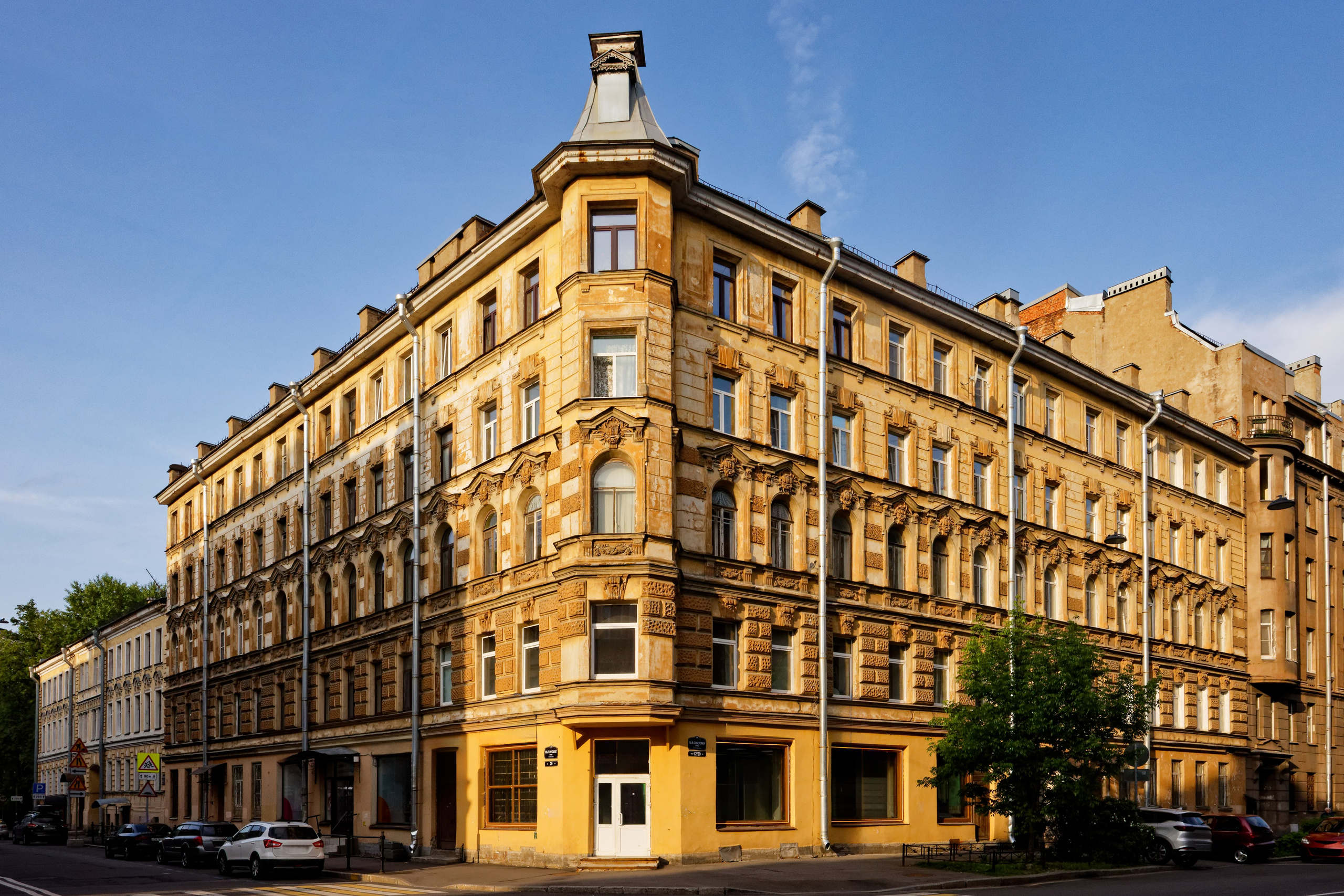 Санкт-Петербург, 10-я Советская, 12 (Мытнинская улица, 29). 1905 год. Эклектика. Гражданский инженер Павел Константинович Лежоев
