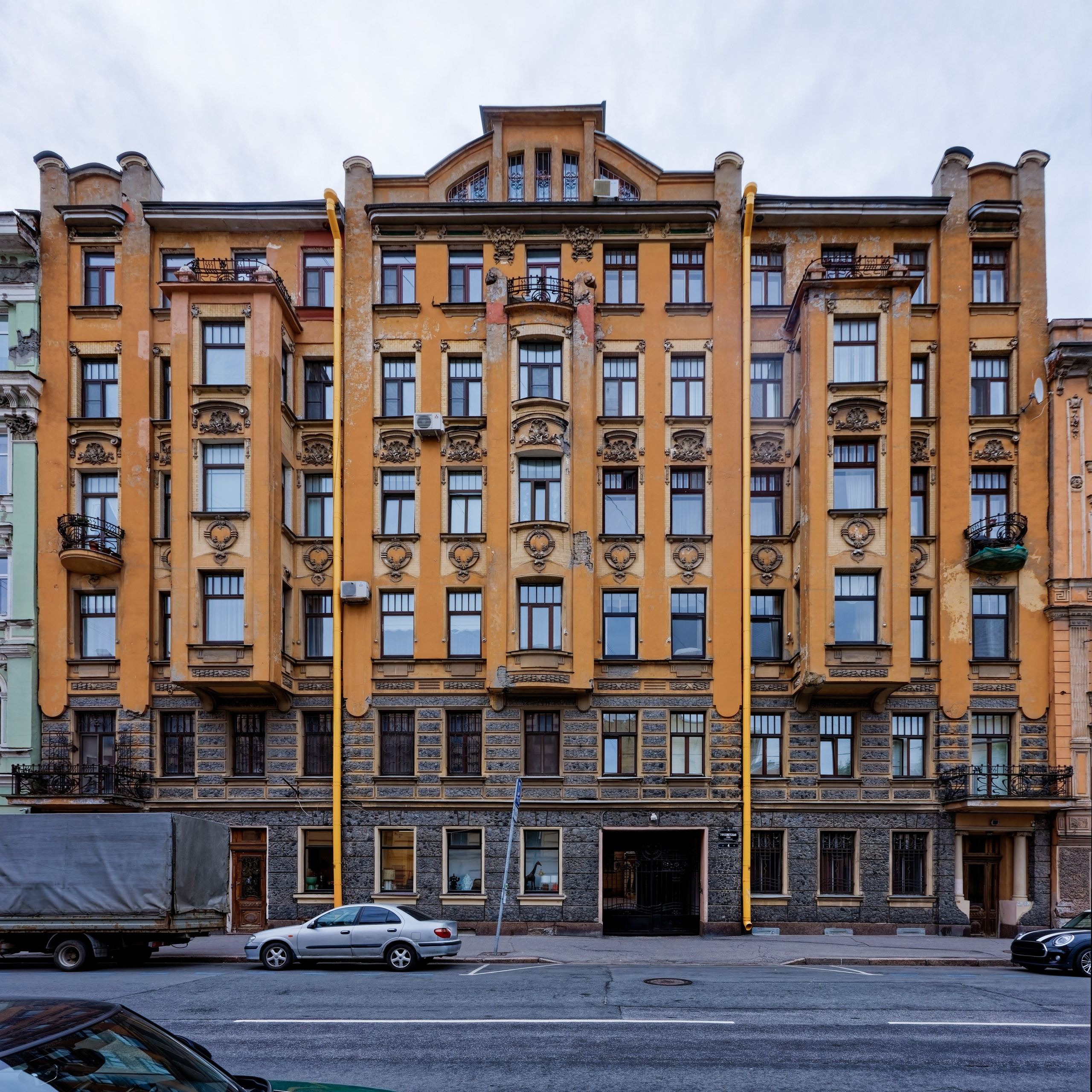 Санкт-Петербург, 7-я Советская улица, 4. Доходный дом Ивана Михайловича Екимова. Архитектор Вильгельм Иванович Ван-дер-Гюхт, 1906 год. Модерн. ОКН 7831807000