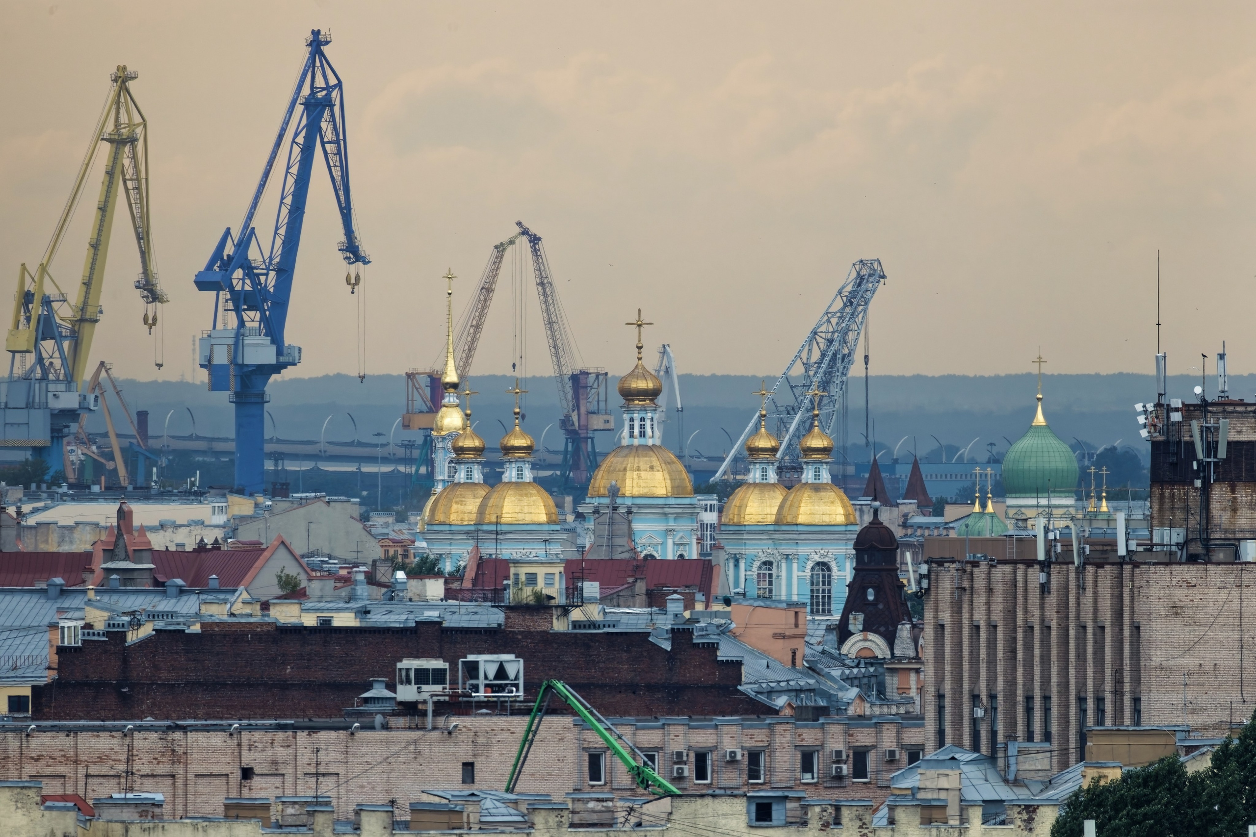 Вид на Никольский морской собор со смотровой площадки Владимирского собора Санкт-Петербург