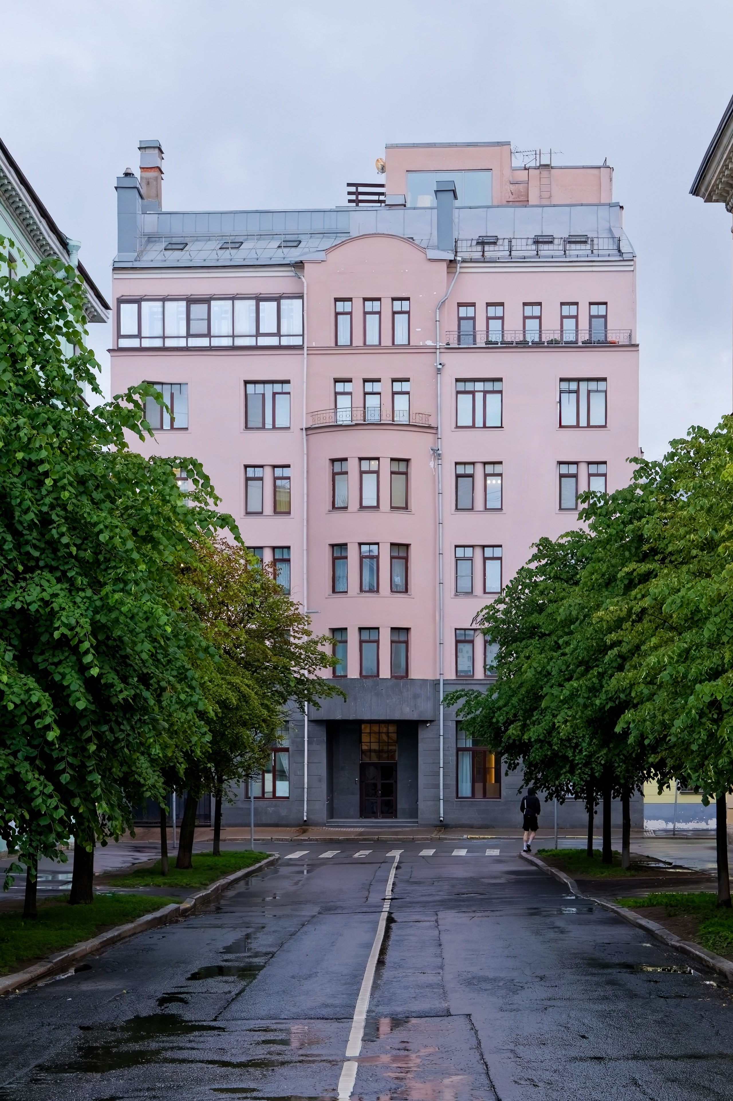 Санкт-Петербург, 5-я Советская улица, 27. Жилой дом. 2001 год. Архитектор Михаил Барашков
