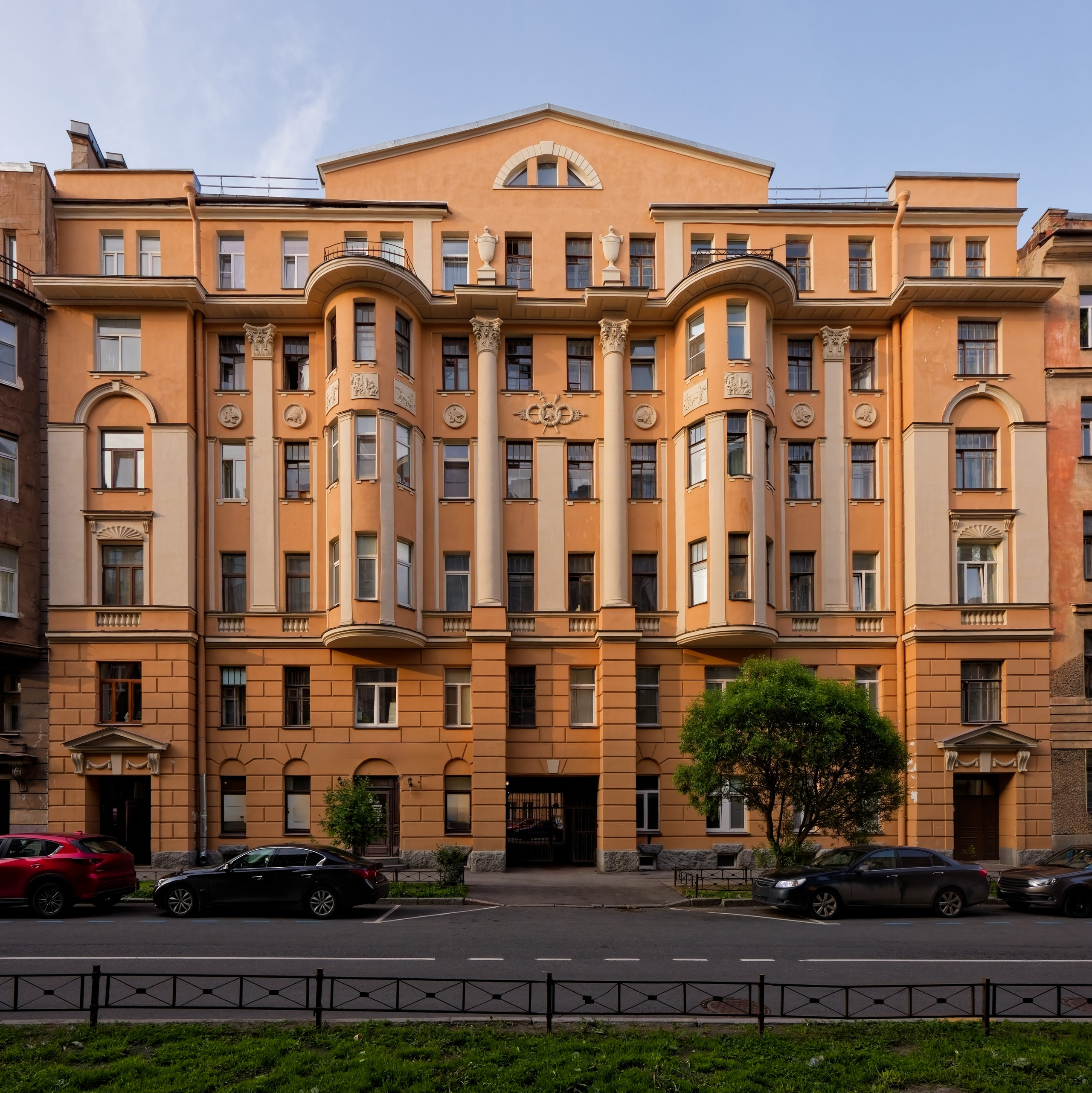 Санкт-Петербург, 10-я Советская, 16. Доходный дом Дрожжина. 1914 год. Неоклассицизм. Гражданский инженер Виктор Михайлович Орлов