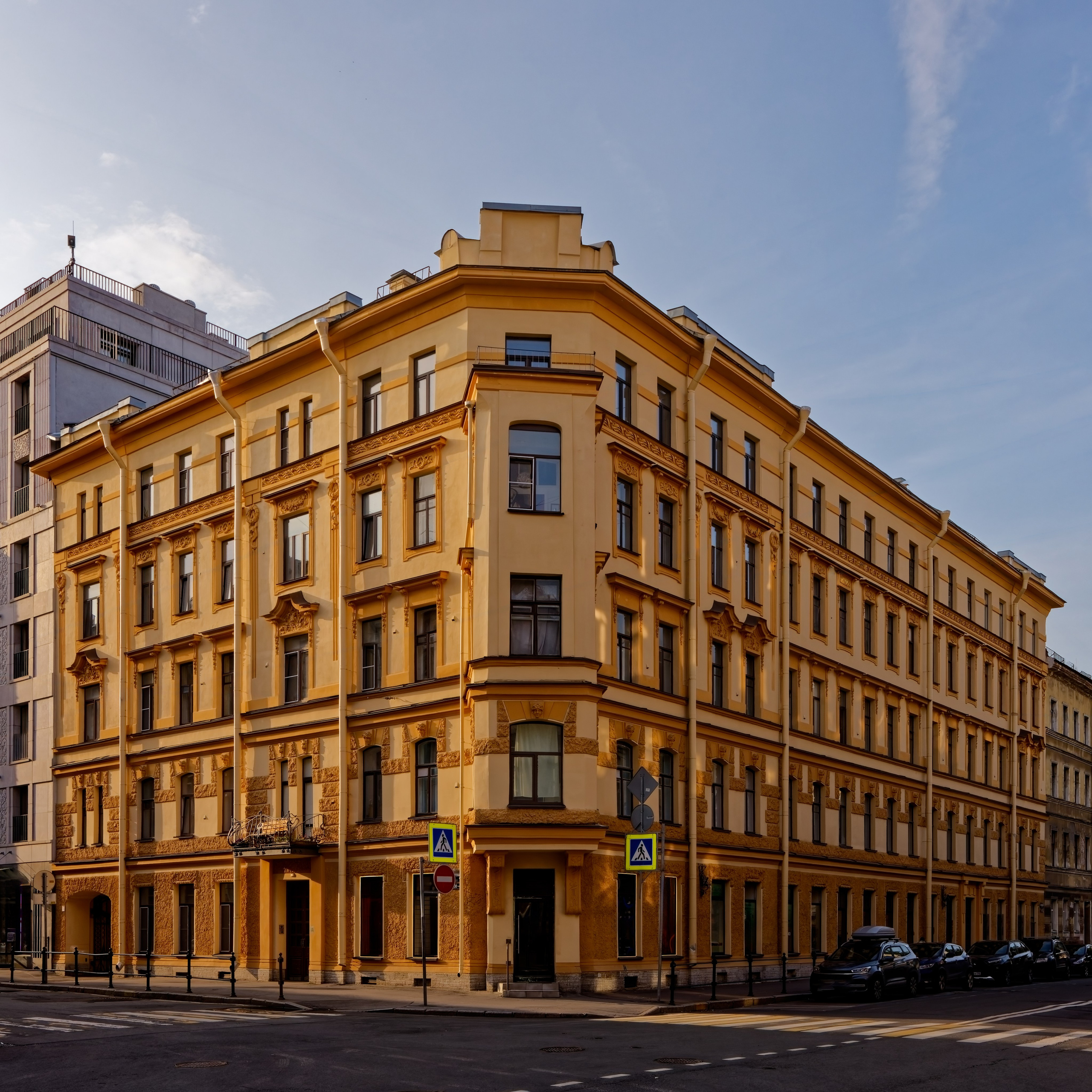 Санкт-Петербург, 10-я Советская, 10 (Мытнинская улица, 30). Доходный дом Смирнова. 1903 год. Модерн. Техники Михаил Андреевич Андреев, Федор Демьянович Павлов Выявленный памятник архитектуры 7831945000