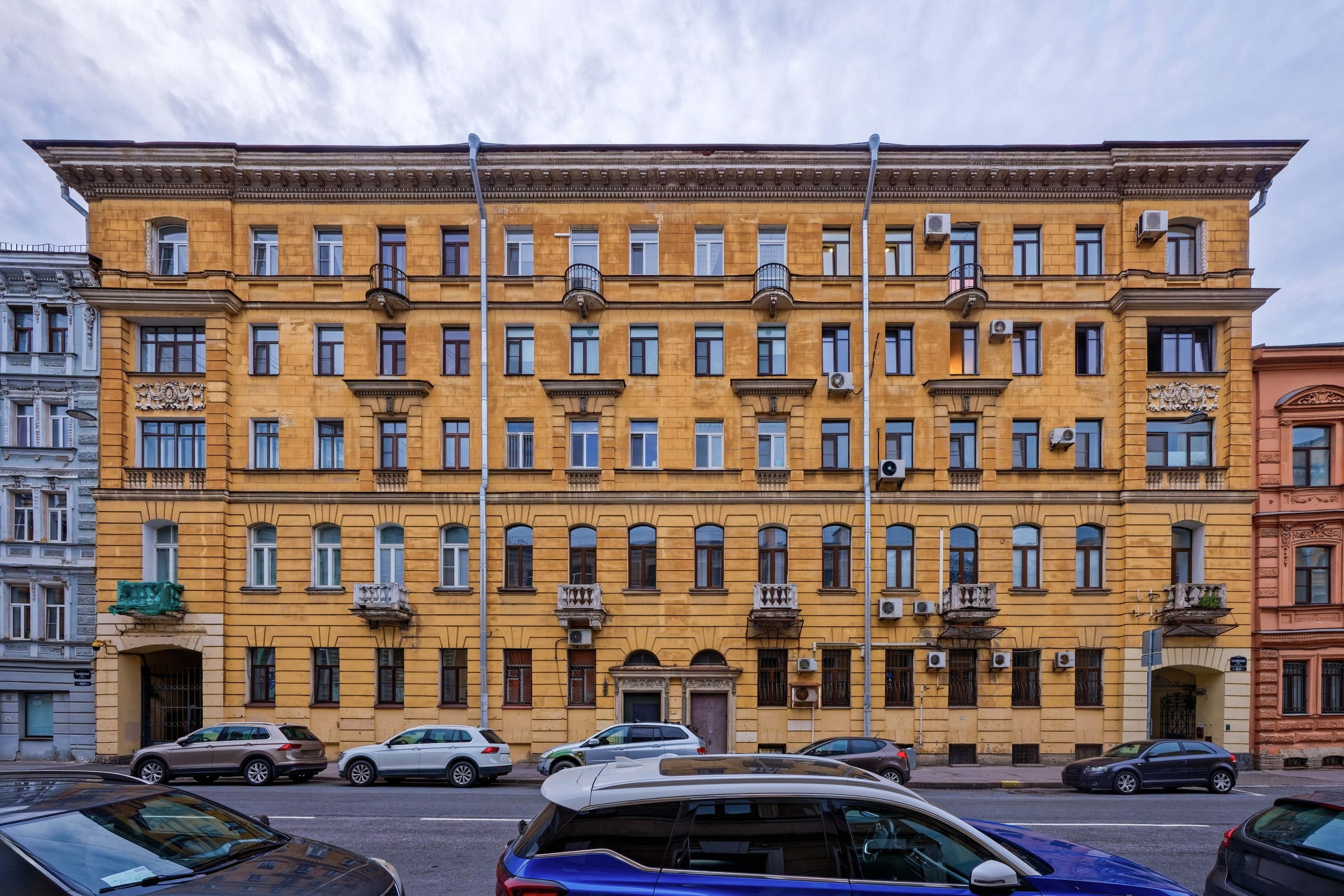Санкт-Петербург, 7-я Советская улица, 20-22. Жилой дом. Год постройки 1895, перестроен в 1952 году. Сталинский неоклассицизм