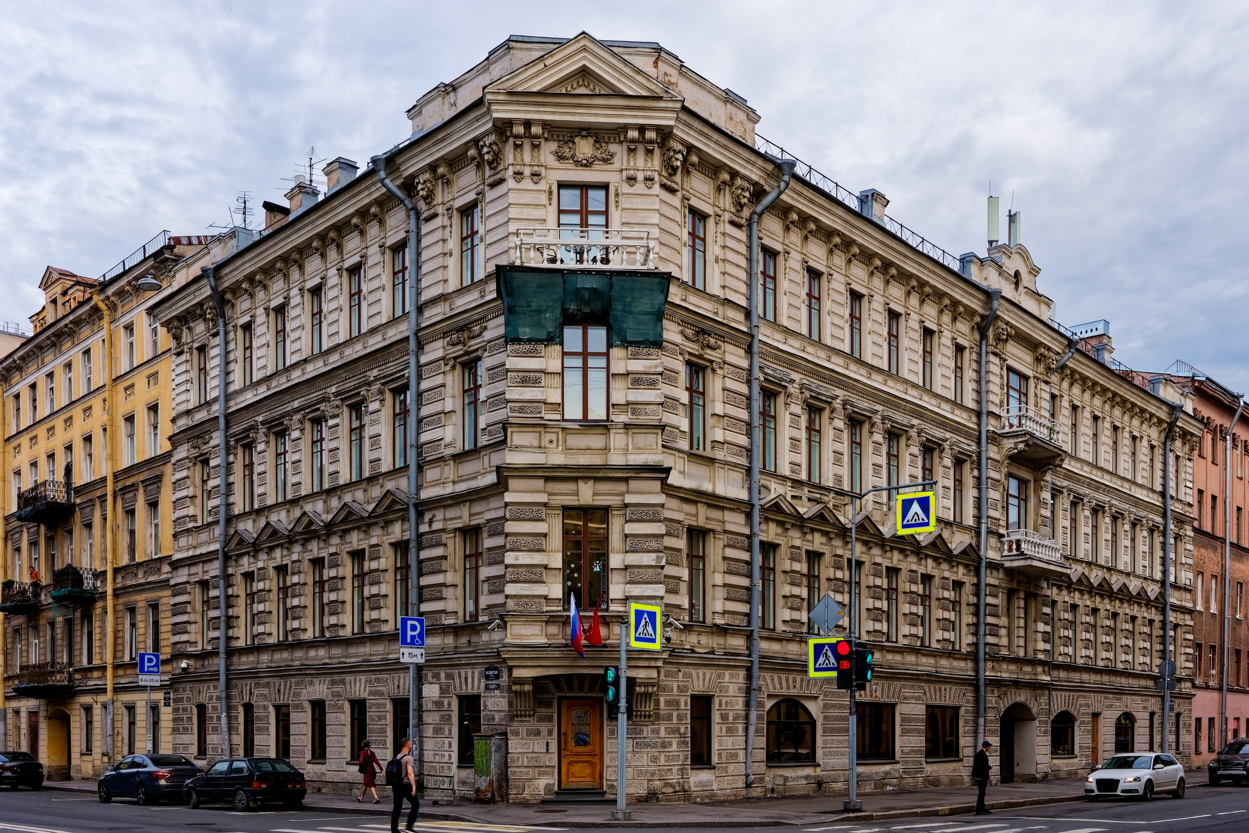 Санкт-Петербург, 8-я Советская, 31. Доходный дом Князевой. 1893 год. Архитектор Сергей Владимирович Баниге. Эклектика