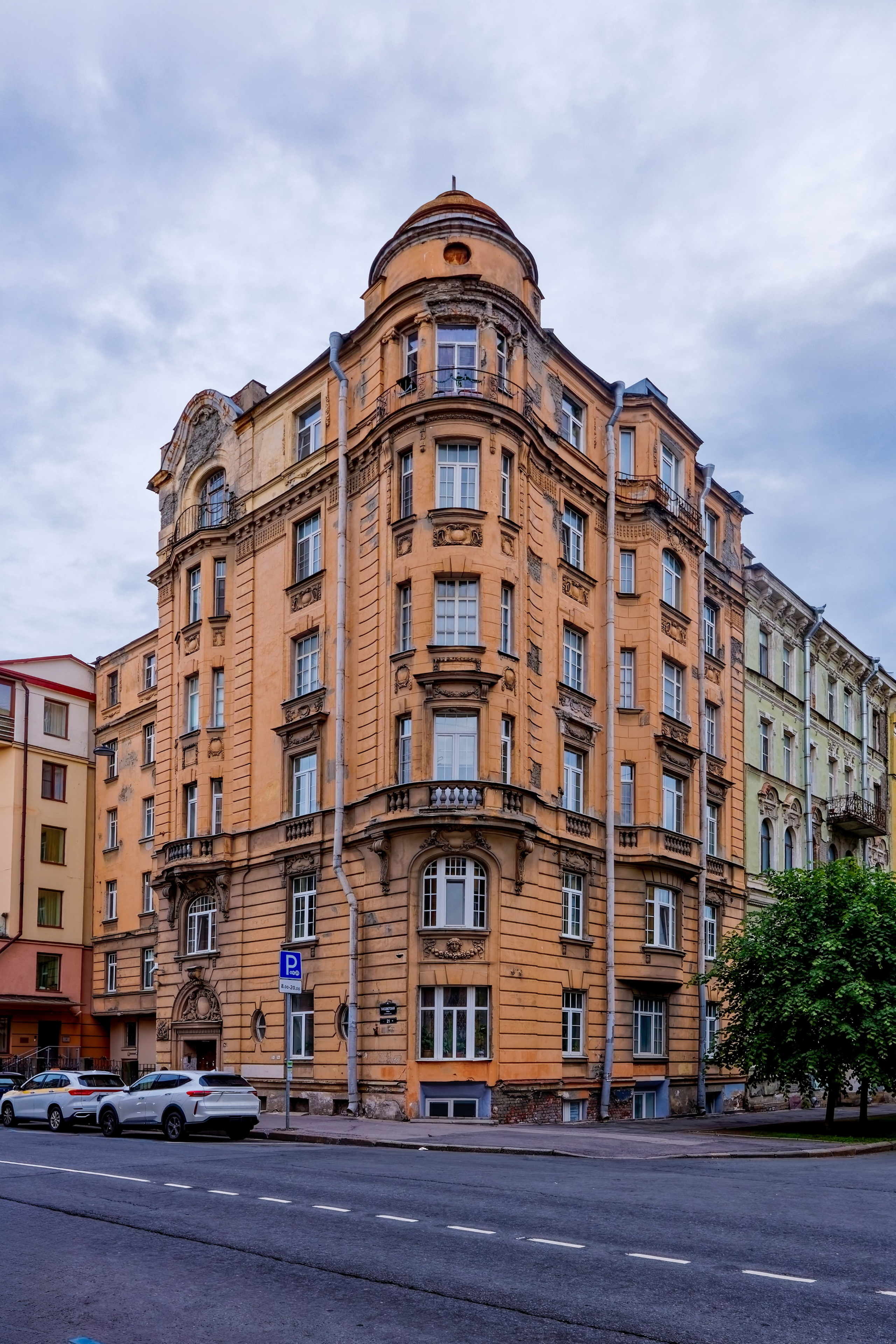Санкт-Петербург, 7-я Советская улица, 21. Доходный дом И. Шмерко. Архитектор Павел Петрович Светлицкий, 1913 год. Модерн
