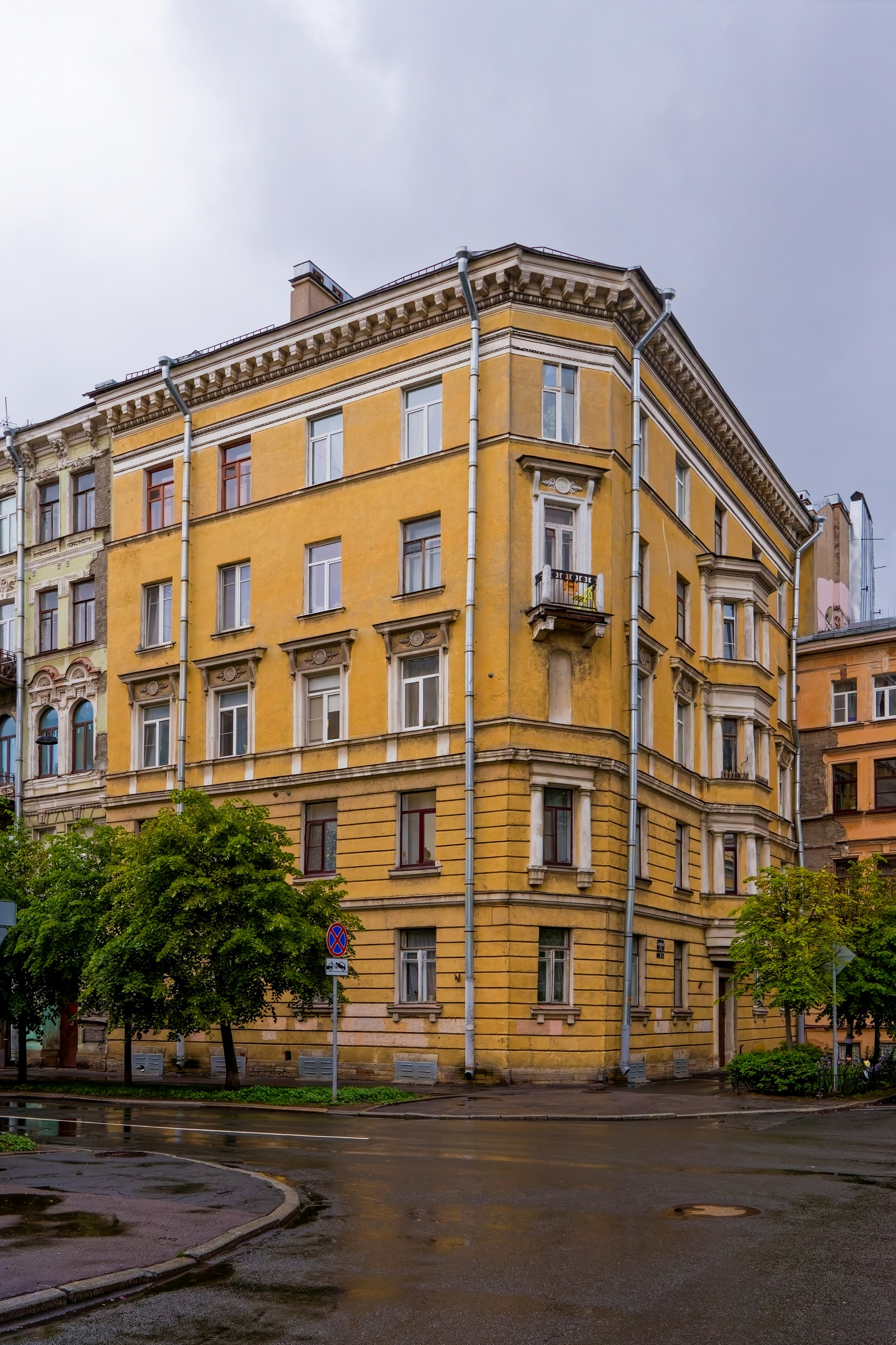 Санкт-Петербург, 6-я Советская улица, 20. Жилой дом. 1953 год. Сталинский неоклассицизм.
