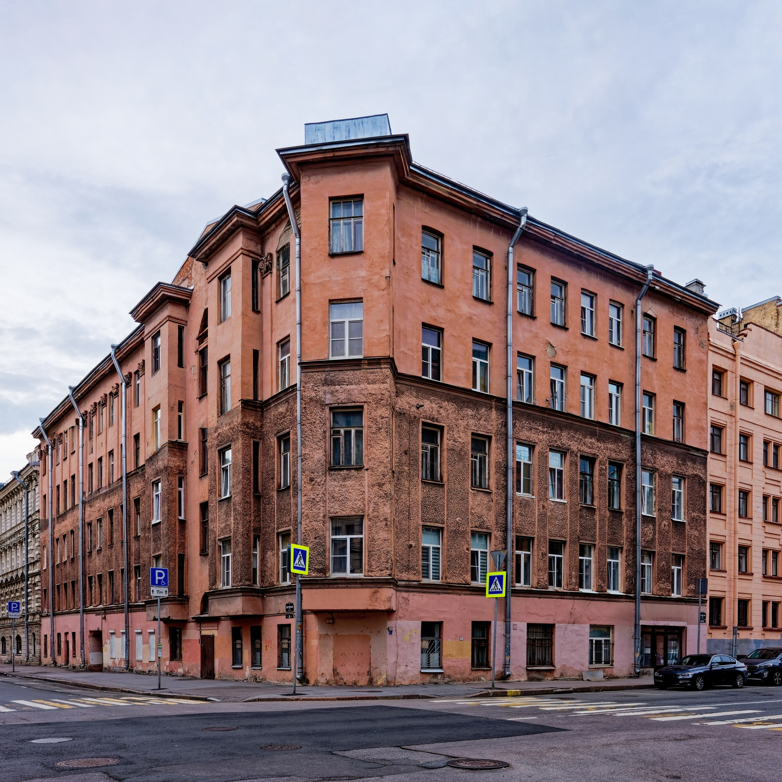 Санкт-Петербург, 7-я Советская улица, 32. Дом Дмитриевой. Архитекторы Михаил Андреевич Андреев, Михаил Васильевич Макулов 1879 (1912) год. Неоклассицизм. ОКН 7831933000 