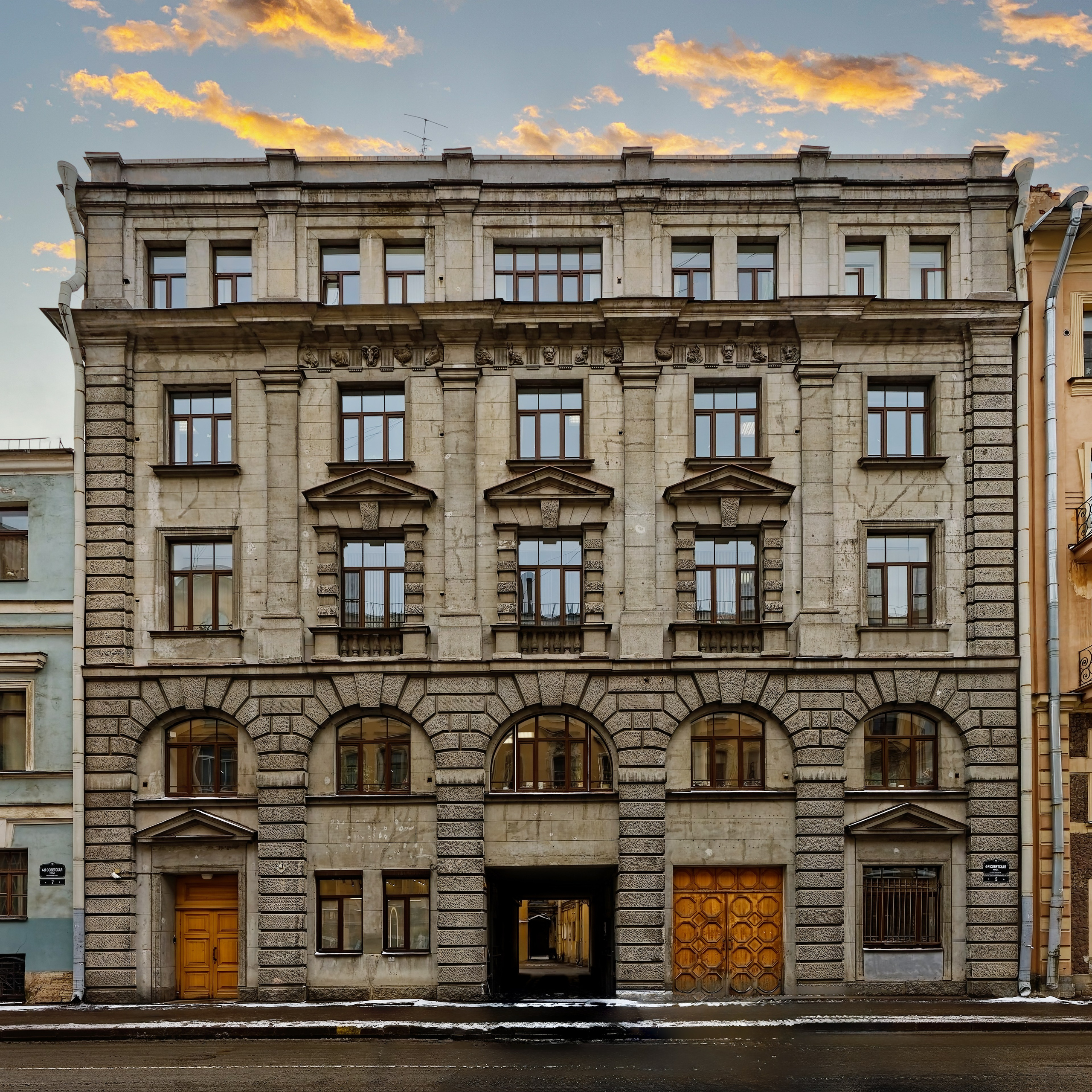 Санкт-Петербург, 4-я Советская улица, 5. Ветеринарная лечебница Общества покровительства животным. 1914 год. Неоклассицизм. Архитектор Иосиф Исаакович Долгинов.  Выявленный памятник архитектуры 7831813000