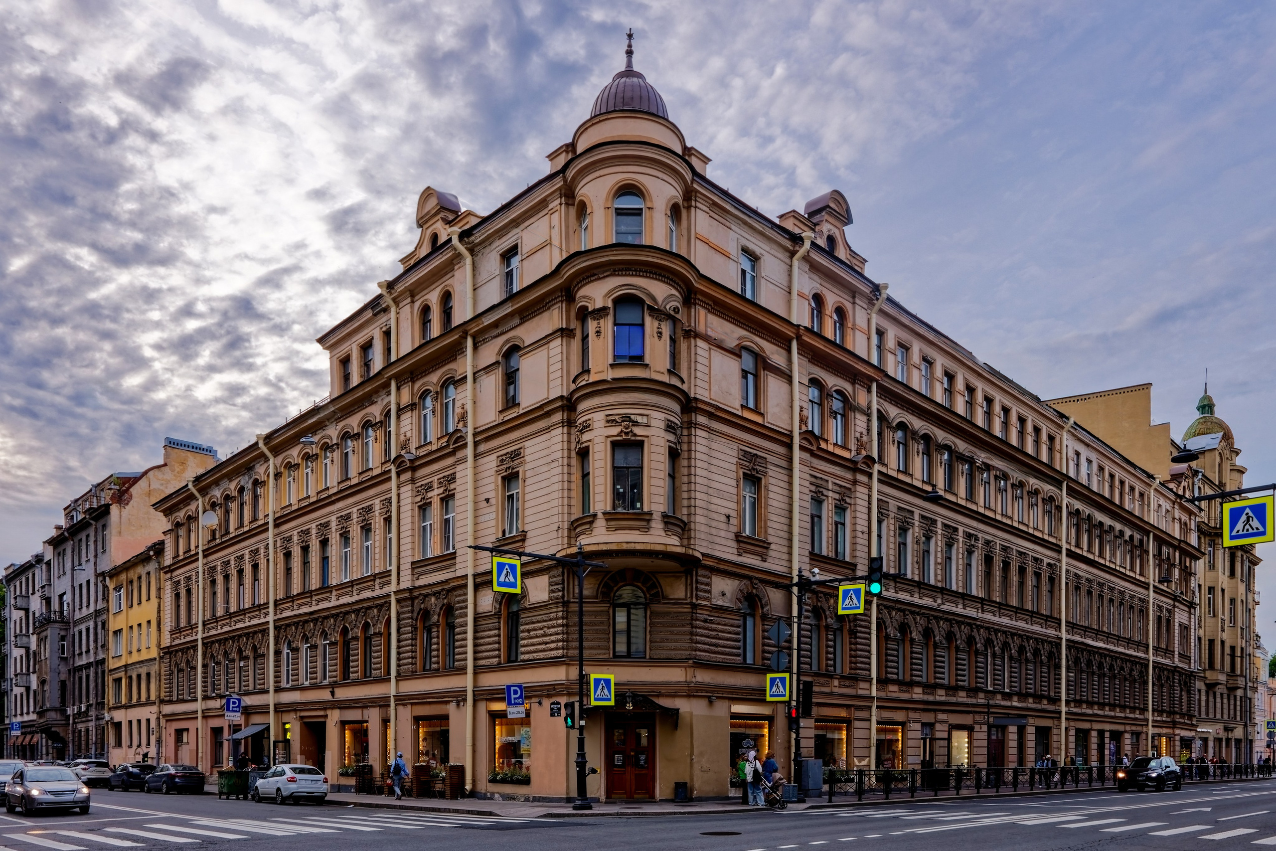Санкт-Петербург, 8-я Советская, 14 (Суворовский проспект, 26). Доходный дом., 1898 год. Архитектор Петр Иванович Гилёв. Эклектика. ОКН 7832660000