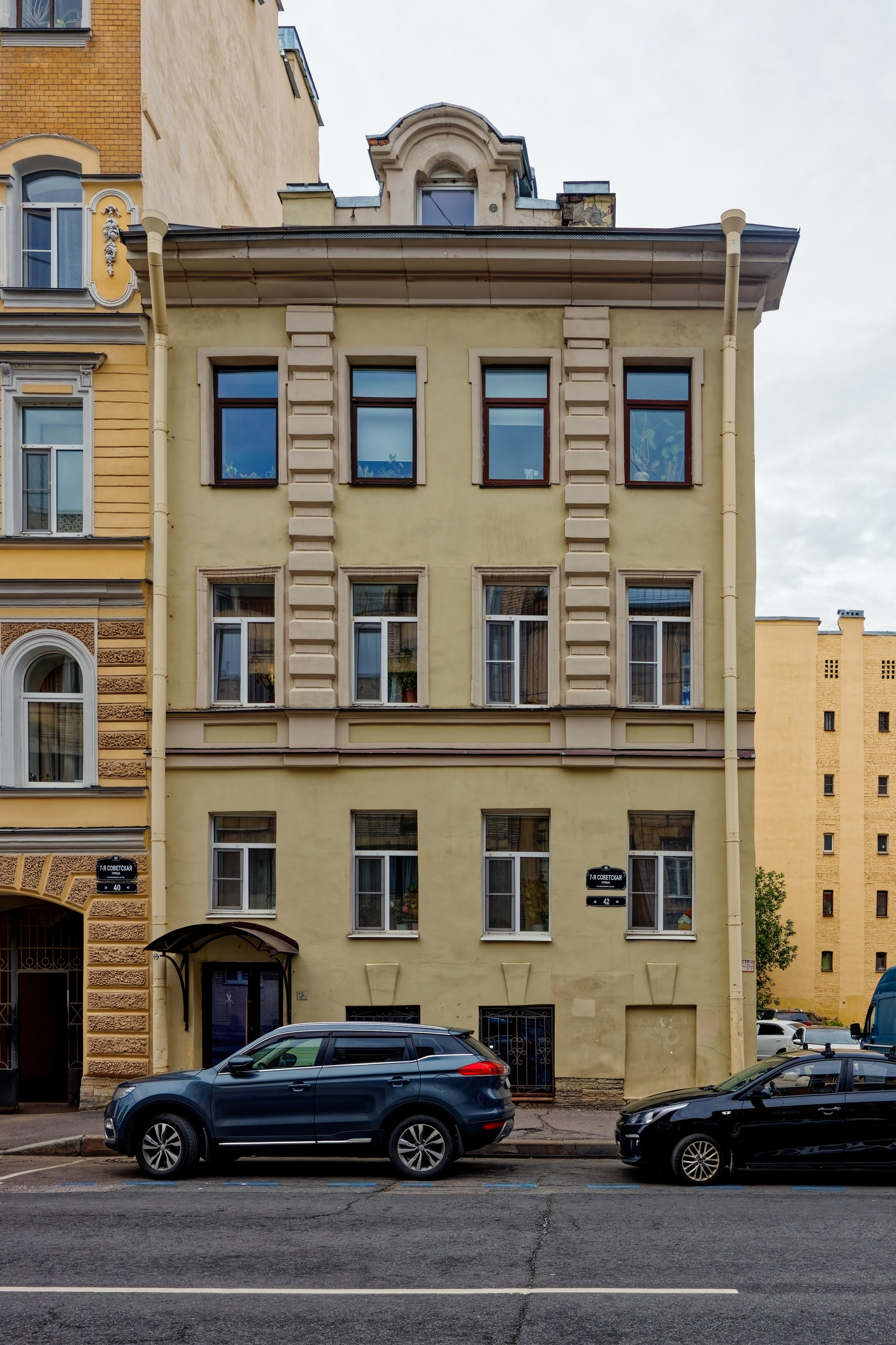 Санкт-Петербург, 7-я Советская улица, 42. Дом Косолаповых. Архитектор Василий Федорович Фон Геккер, 1876 год. Эклектика.