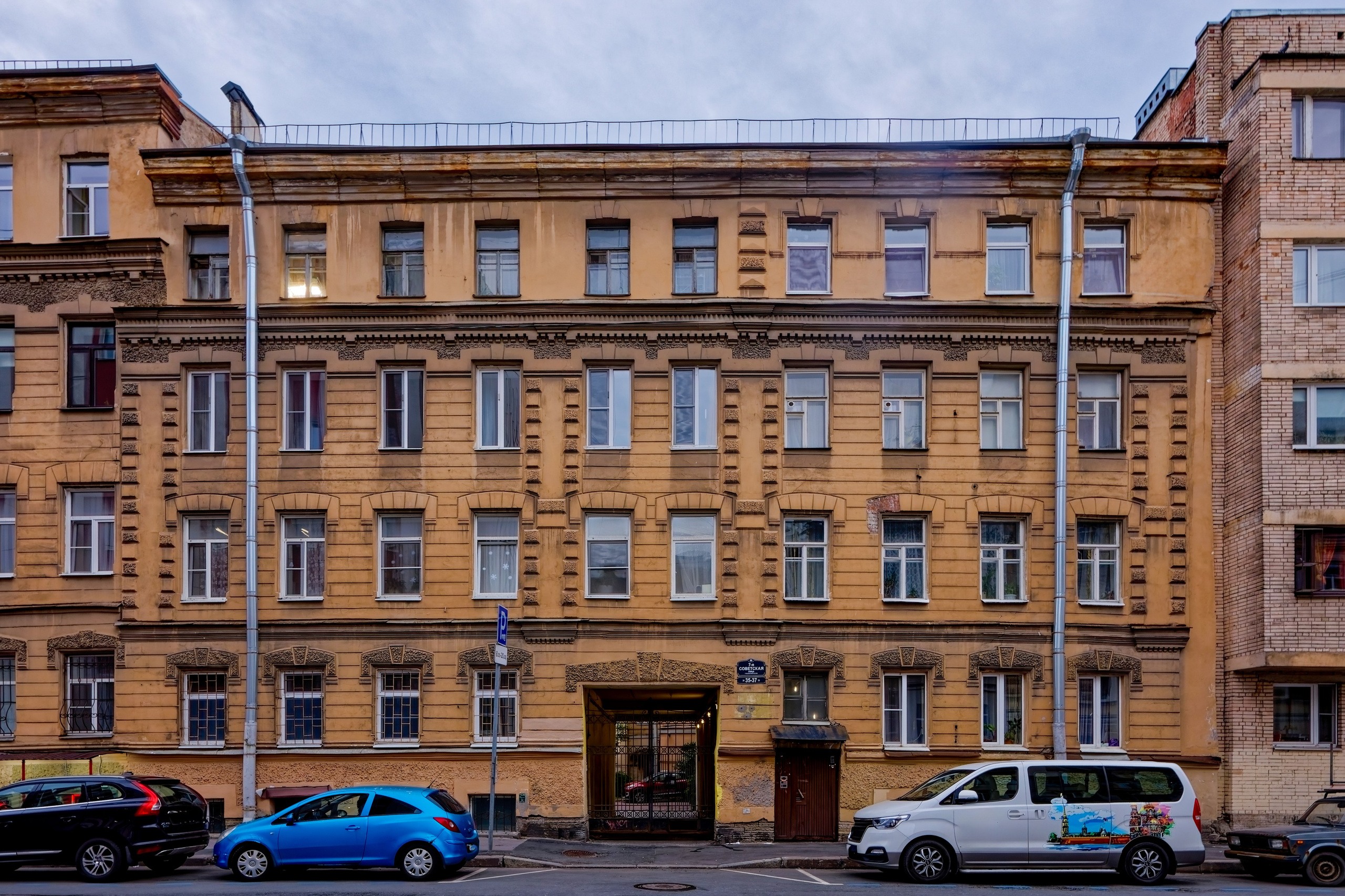 Санкт-Петербург, 7-я Советская улица, 35-37. Доходный дом. Архитектор Михаил Андреевич Андреев, 1899 год. Эклектика