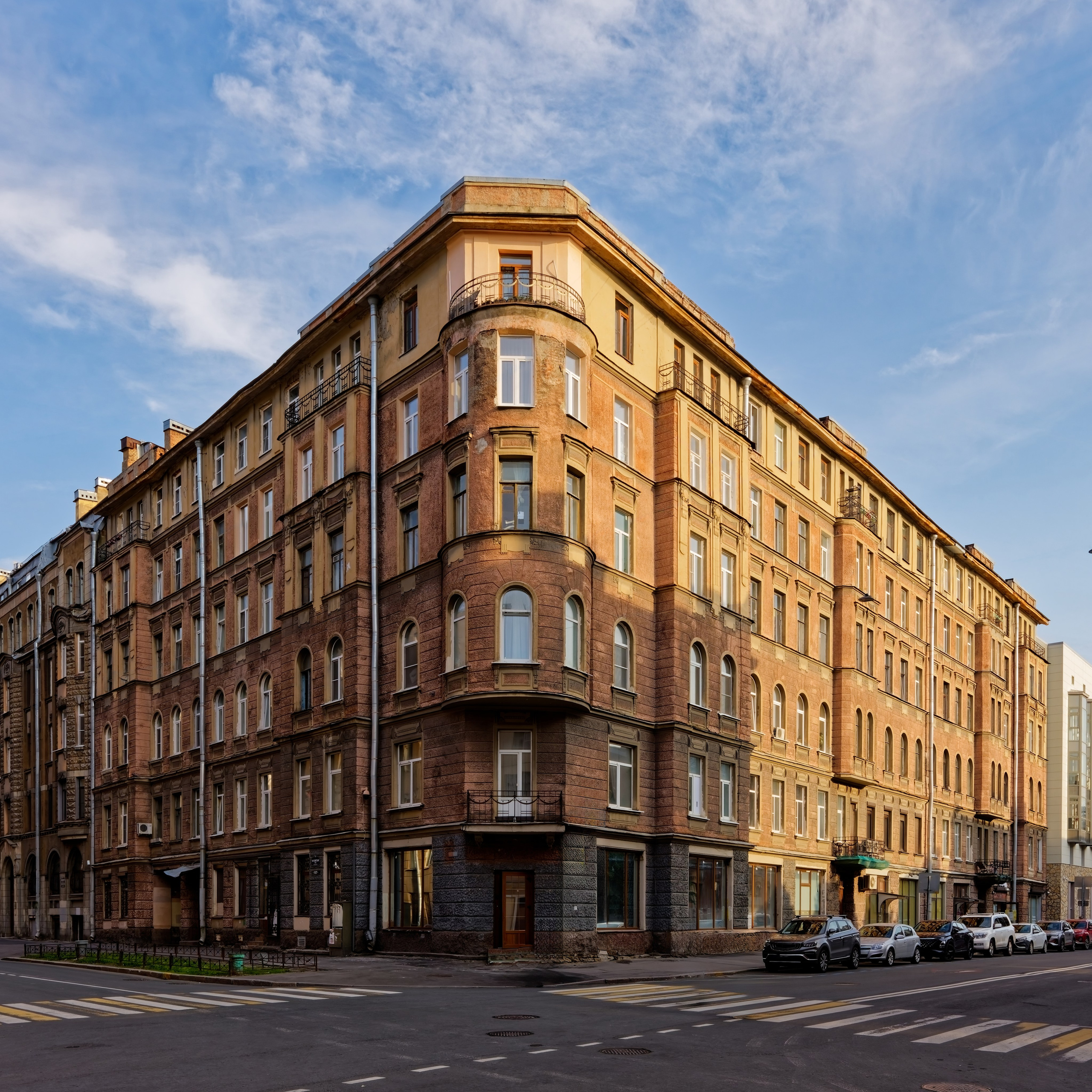 Санкт-Петербург, 10-я Советская, 15 (Мытнинская улица, 27). Доходный дом Ивана Михайловича Екимова. 1910 год. Модерн. Гражданский инженер Виктор Михайлович Орлов