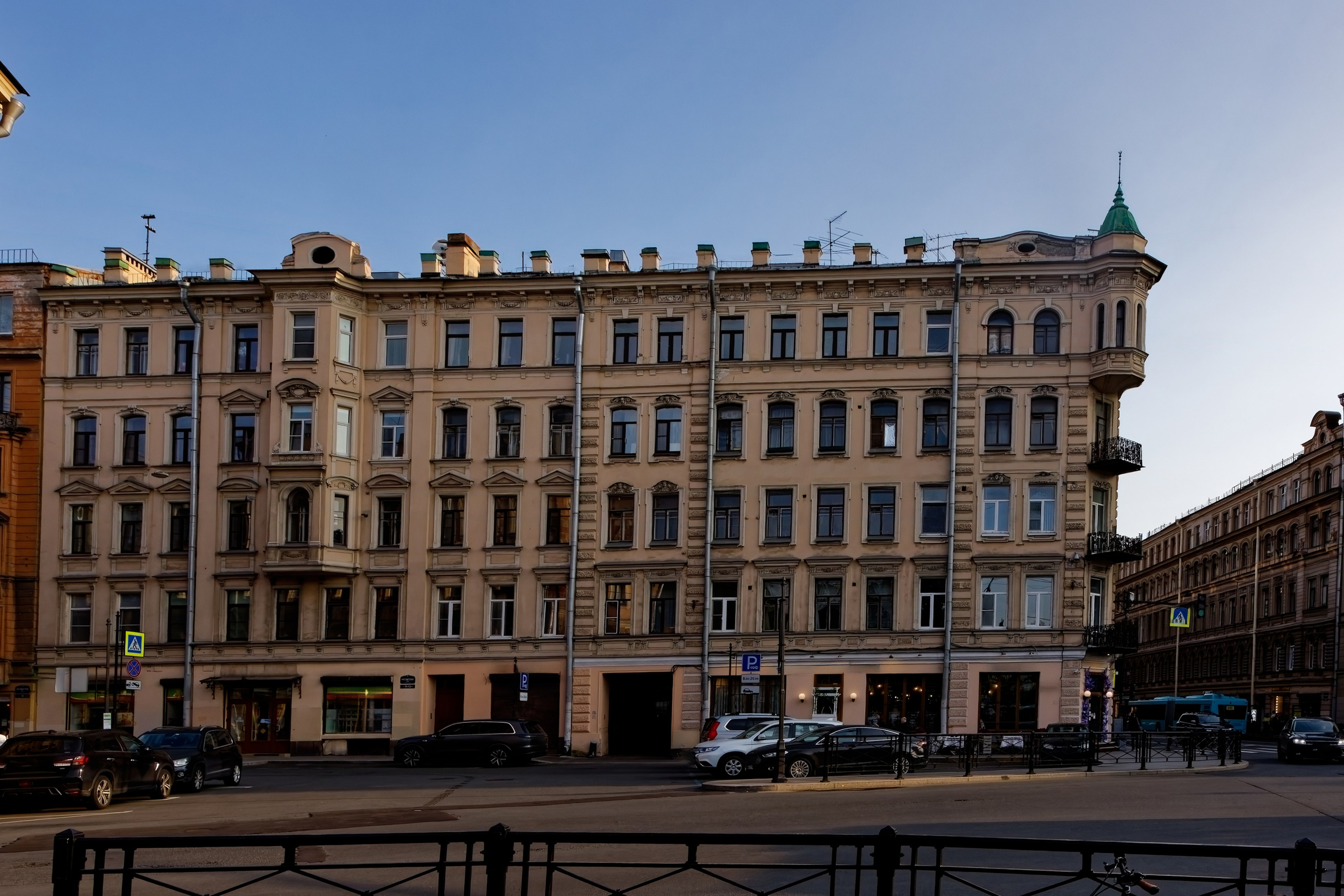 Санкт-Петербург, 9-я Советская, 11. Доходный дом Степнова. 1906 год. Эклектика. Архитектор Горленский Игнатий Платонович