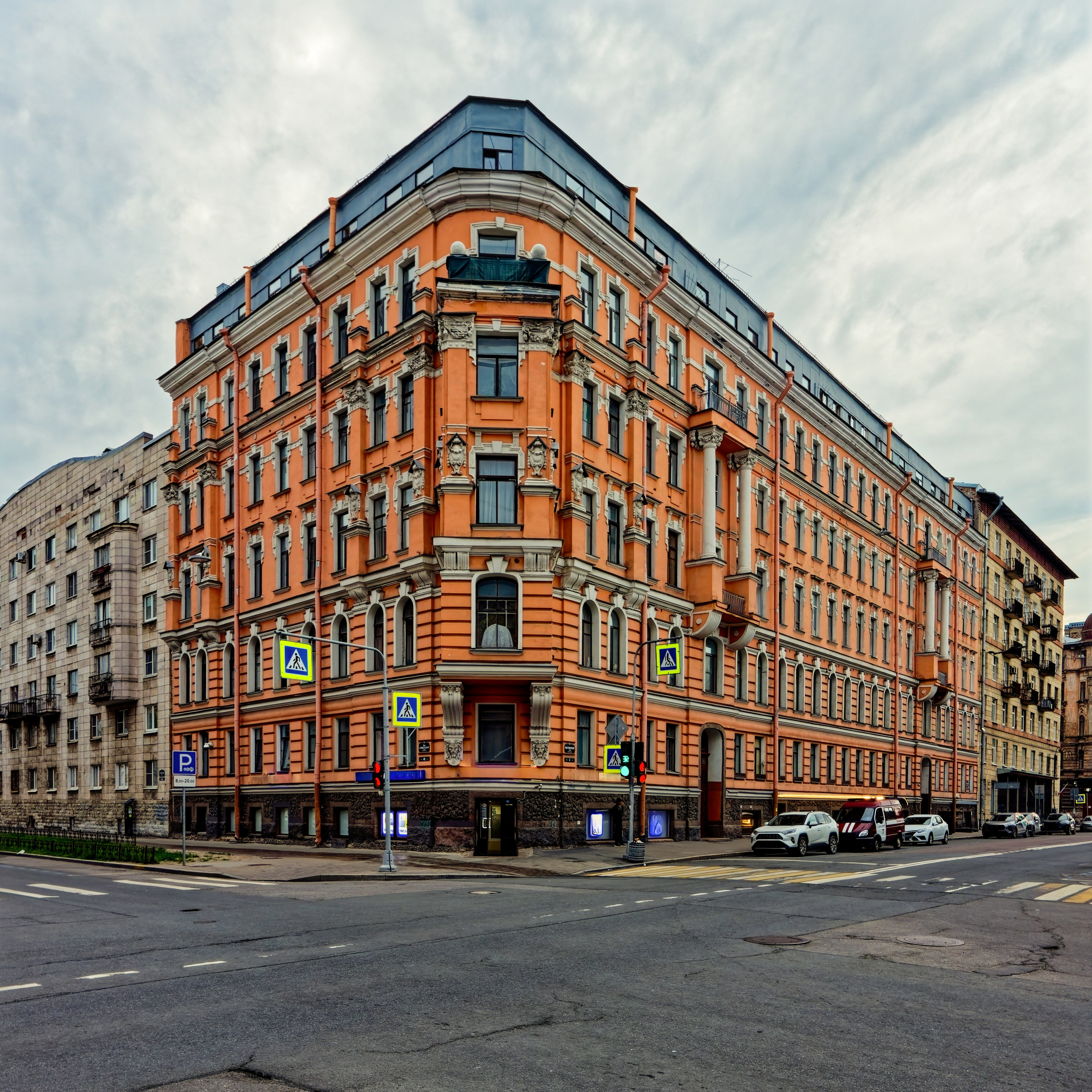 Санкт-Петербург, 3-я Советская улица, 48 (Мытнинская улица, 4). Доходный дом Анны Евгеньевны Длусской. 1909 год. Эклектика. Гражданский инженер Пётр Николаевич Батуев 